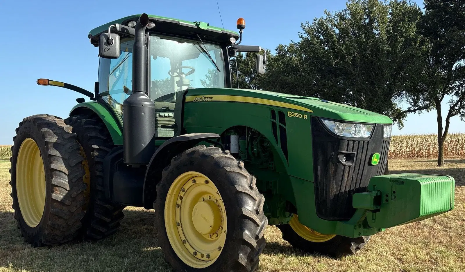 2011 John Deere 8260R