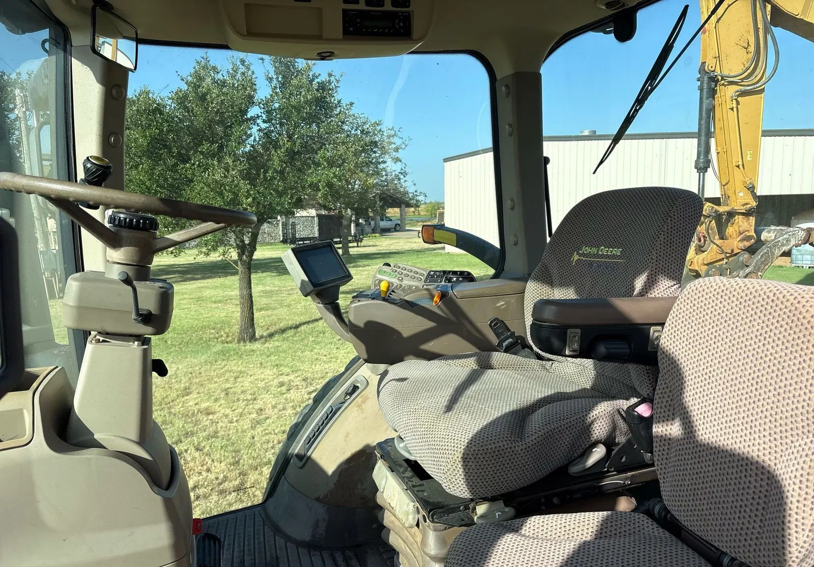2011 John Deere 8260R