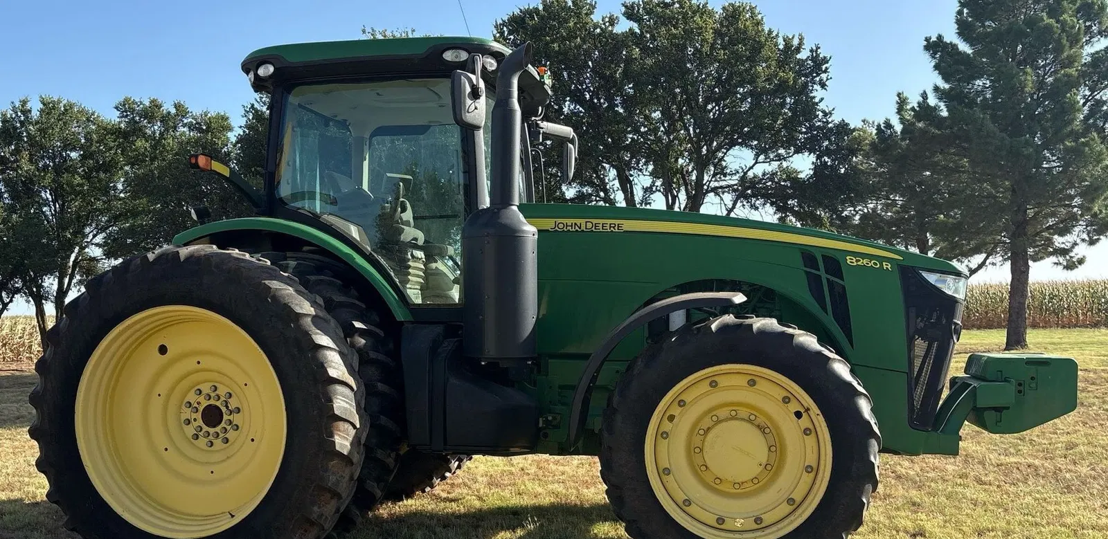 2011 John Deere 8260R