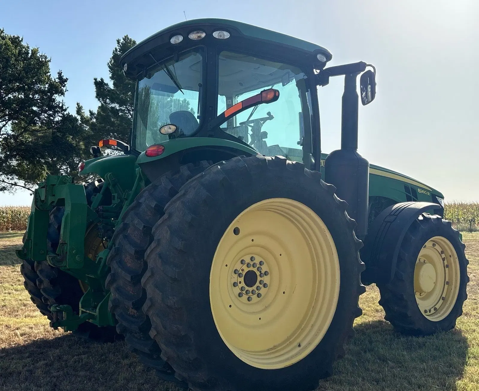 2011 John Deere 8260R