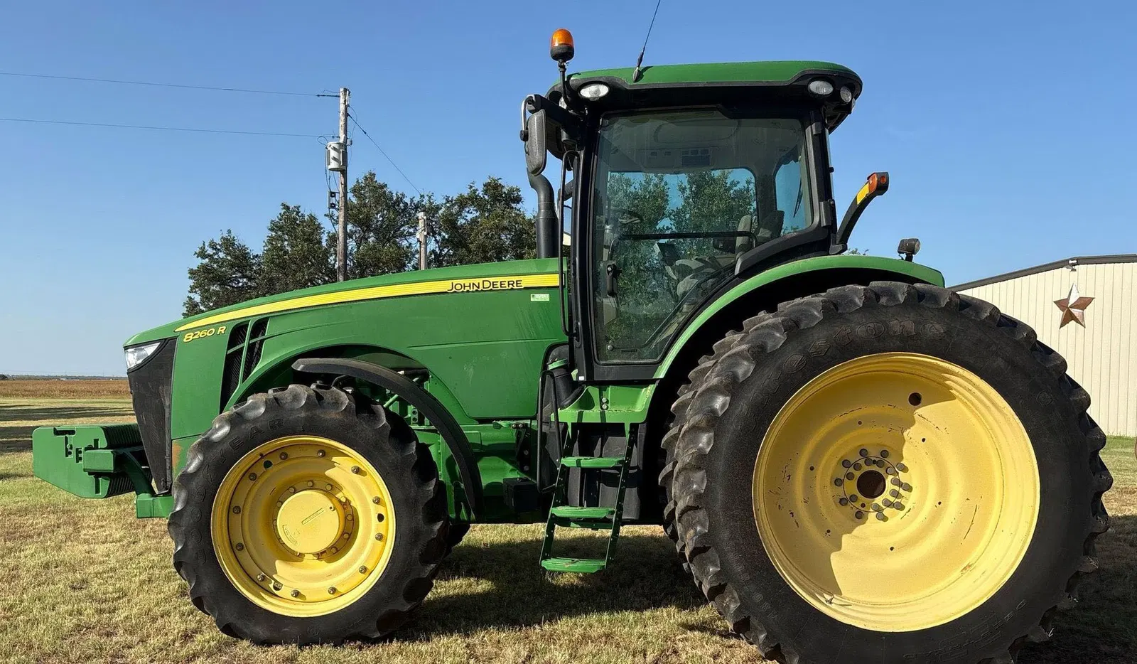 2011 John Deere 8260R