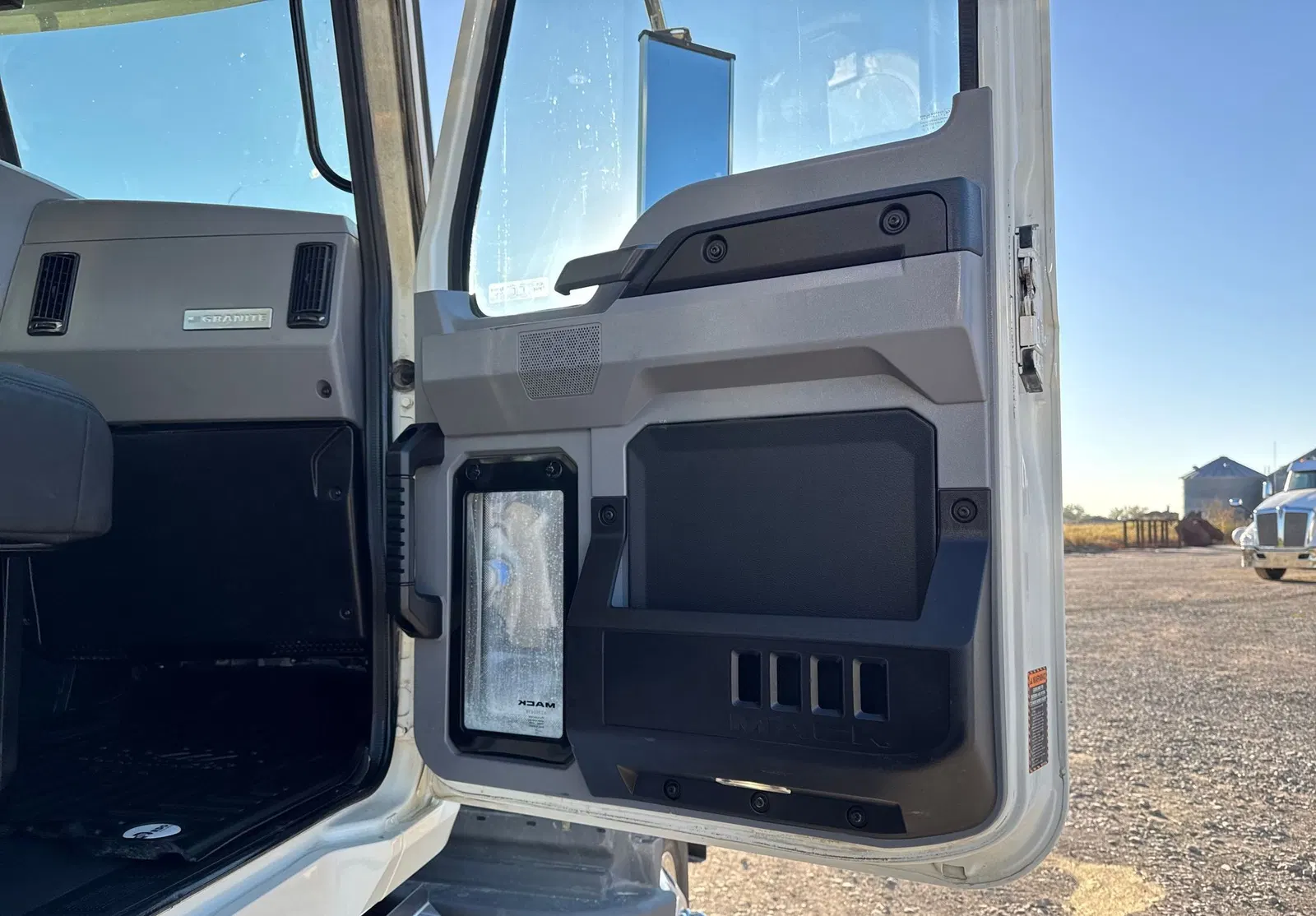 2022 Mack Granite