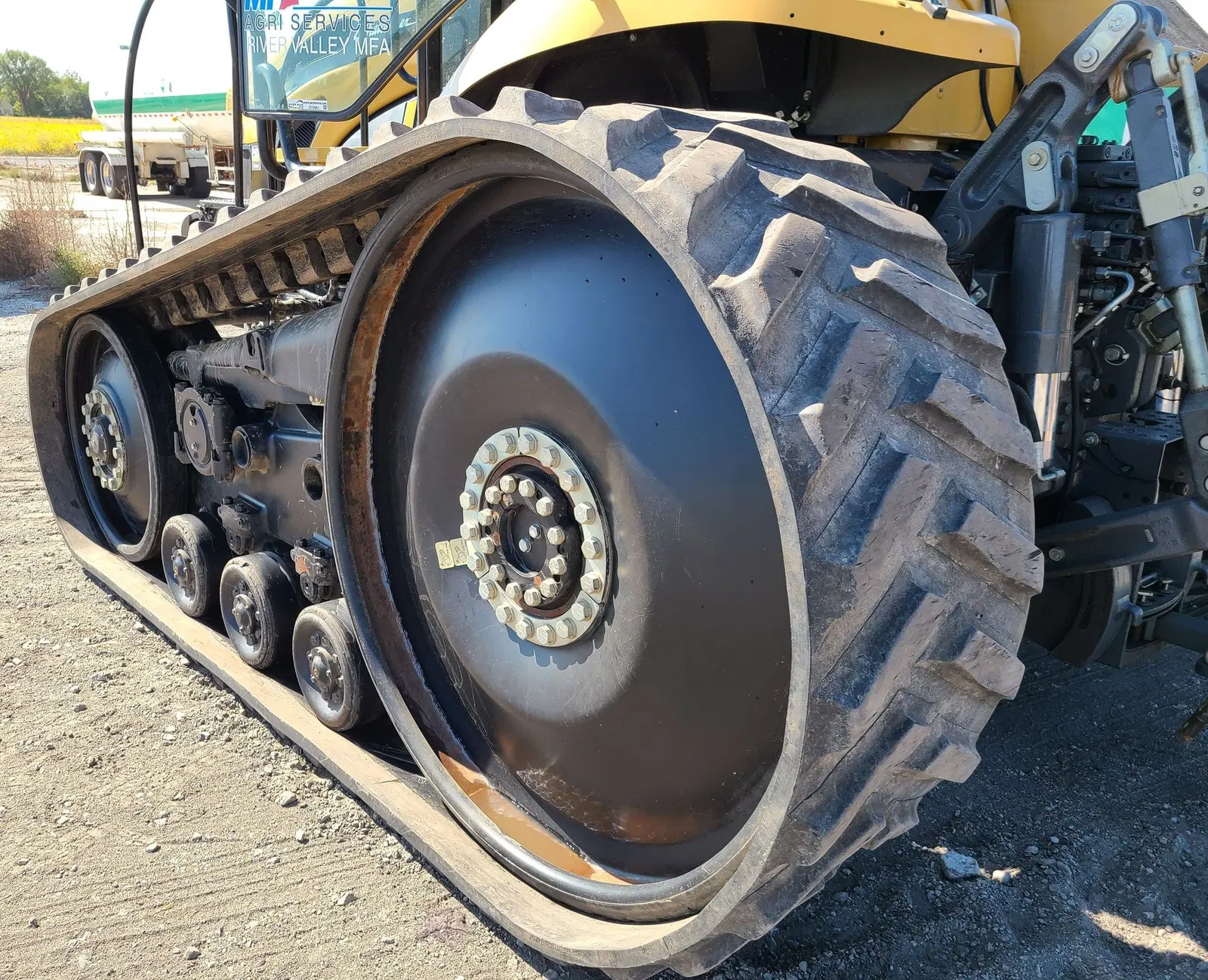 2010 Challenger MT765C