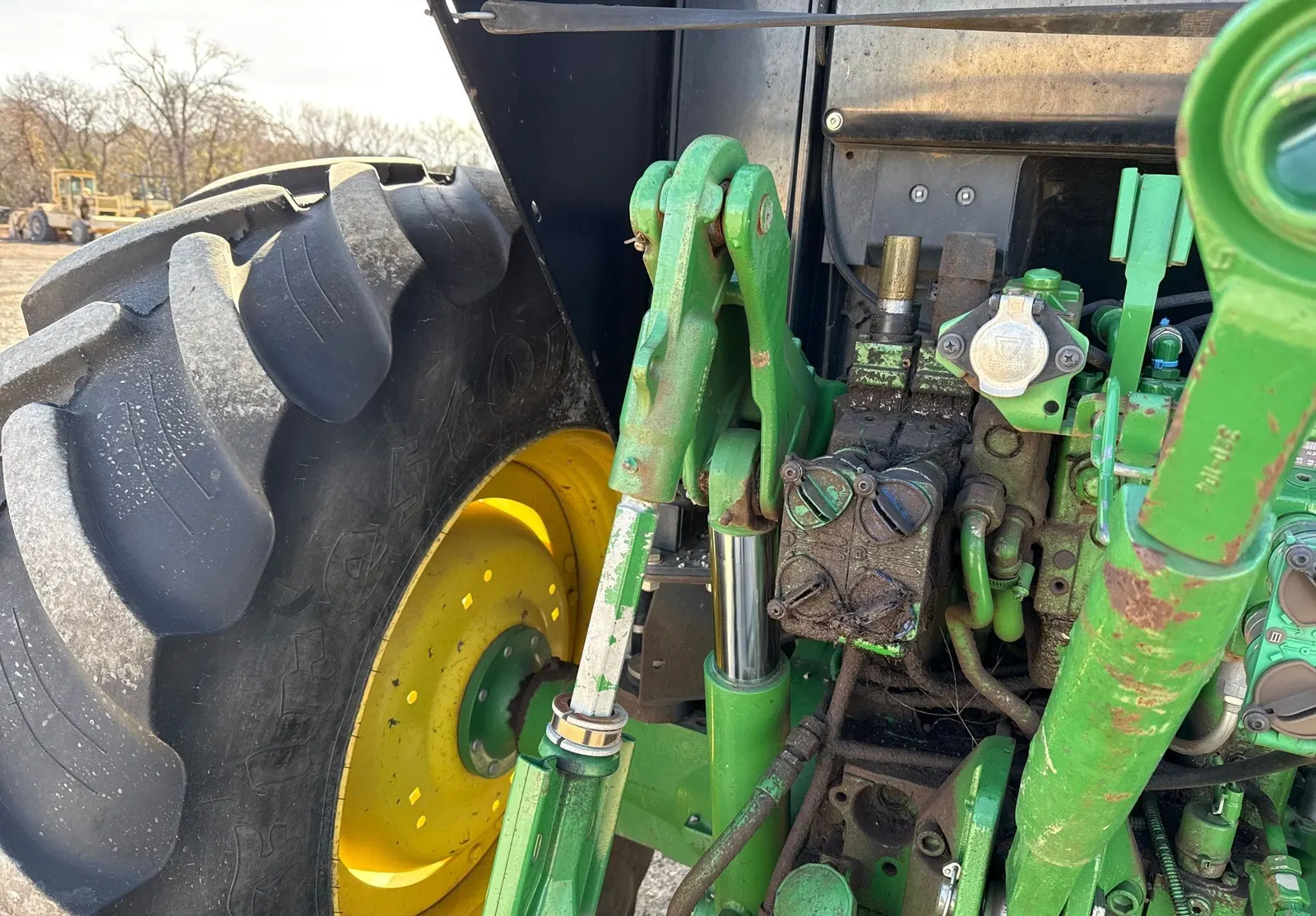 2016 John Deere 6110M