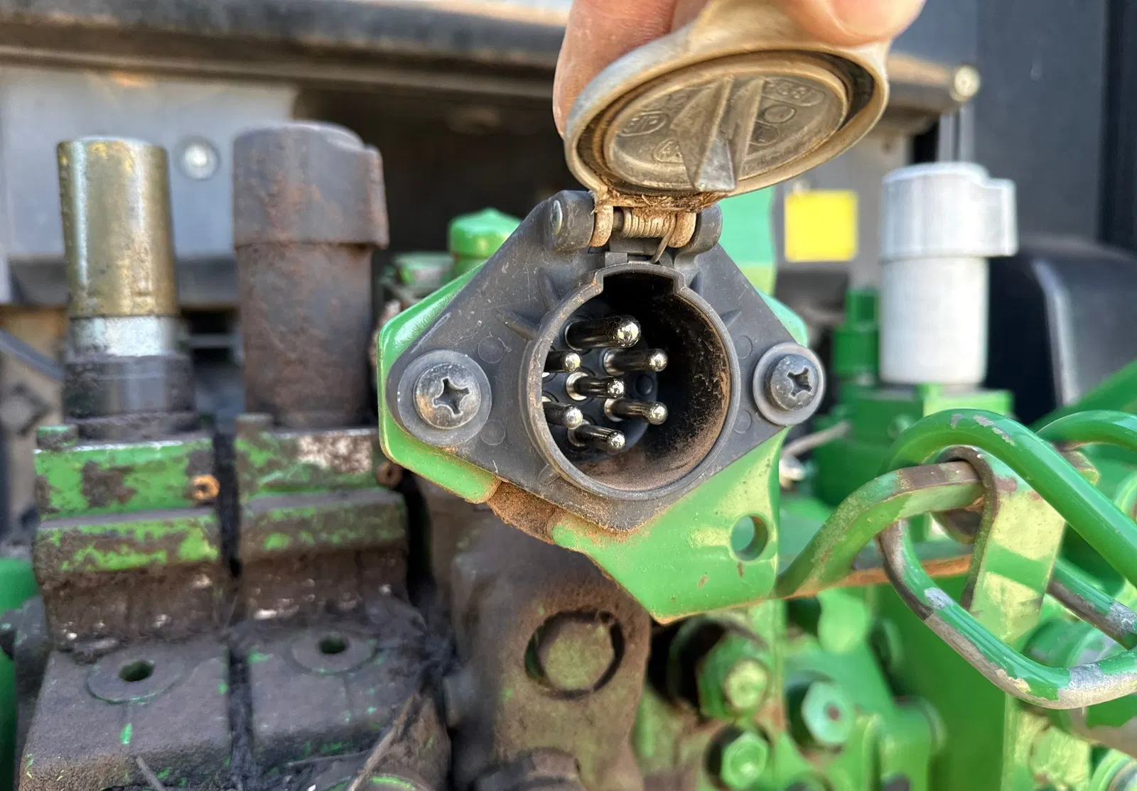 2016 John Deere 6110M
