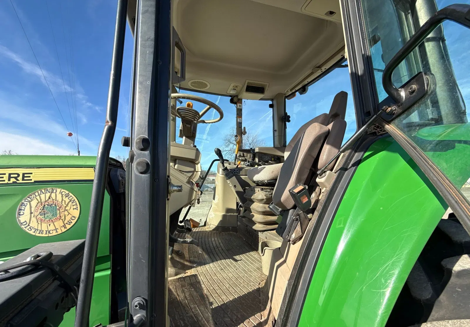 2016 John Deere 6110M