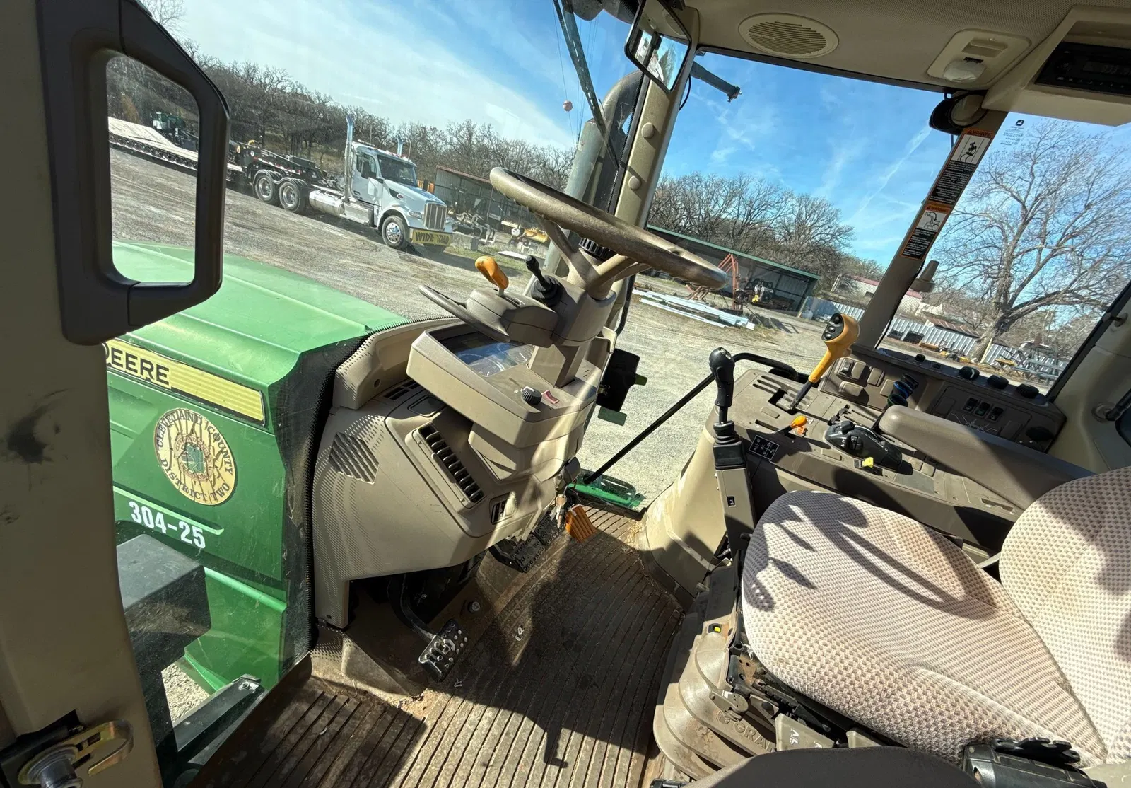 2016 John Deere 6110M