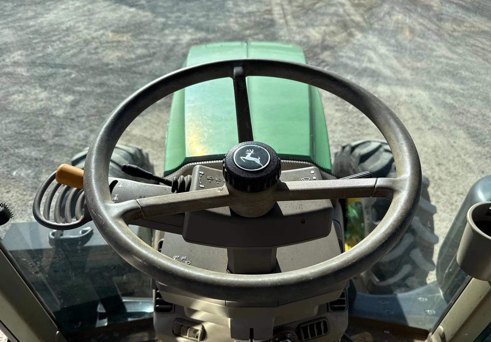 2016 John Deere 6110M