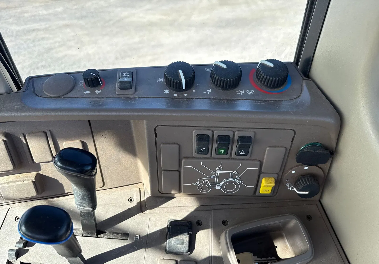 2016 John Deere 6110M