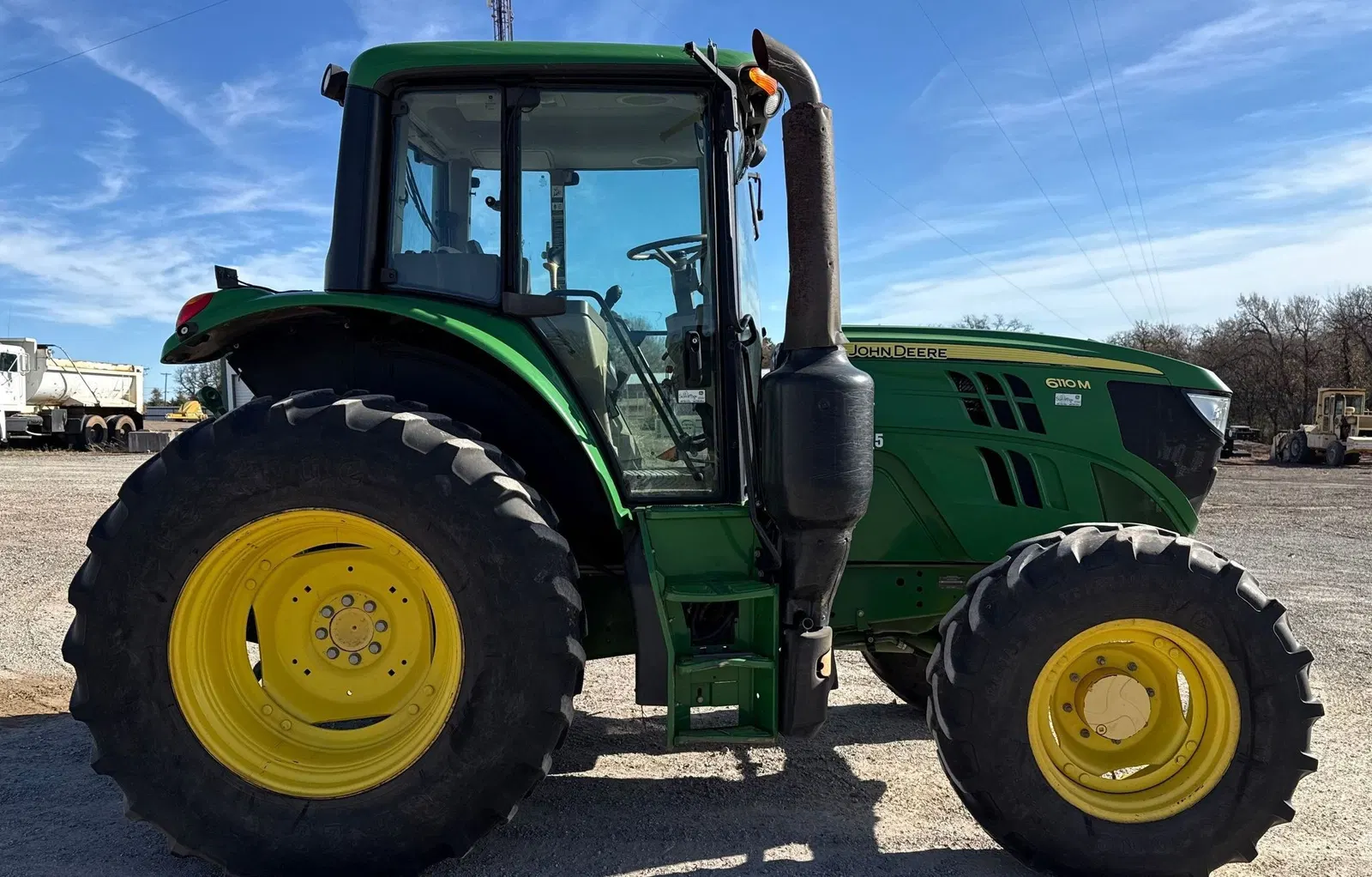 2016 John Deere 6110M