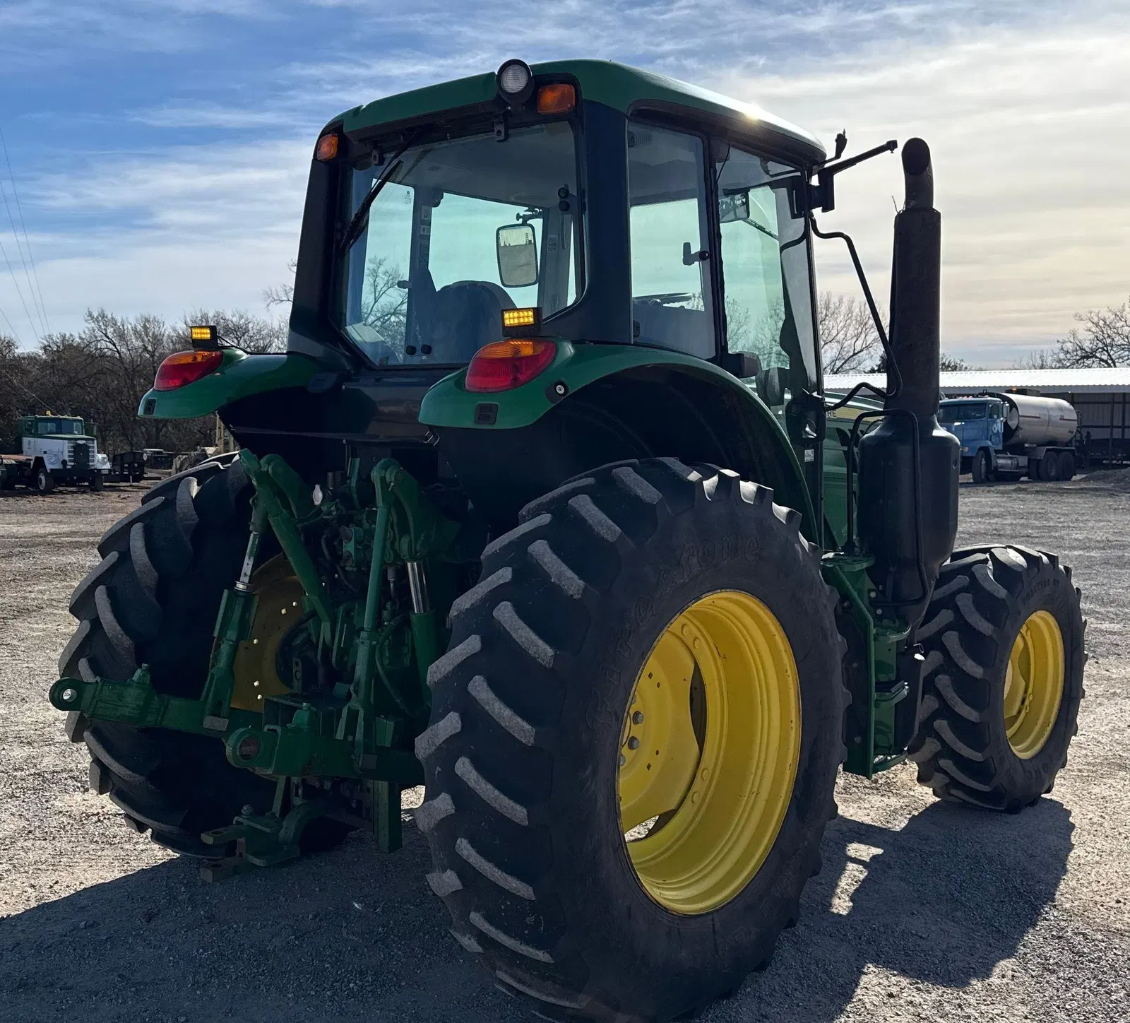 2016 John Deere 6110M