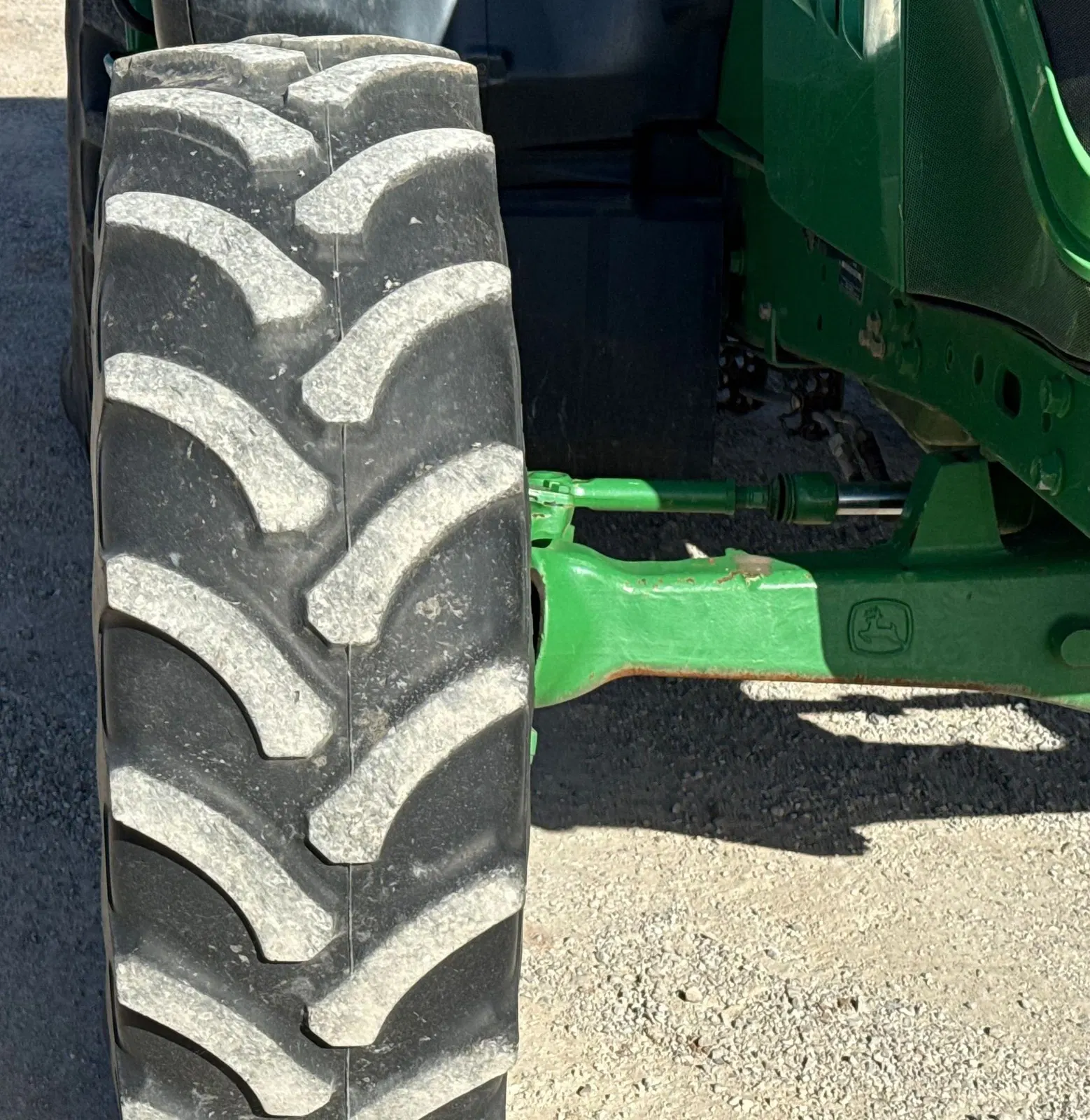2016 John Deere 6110M