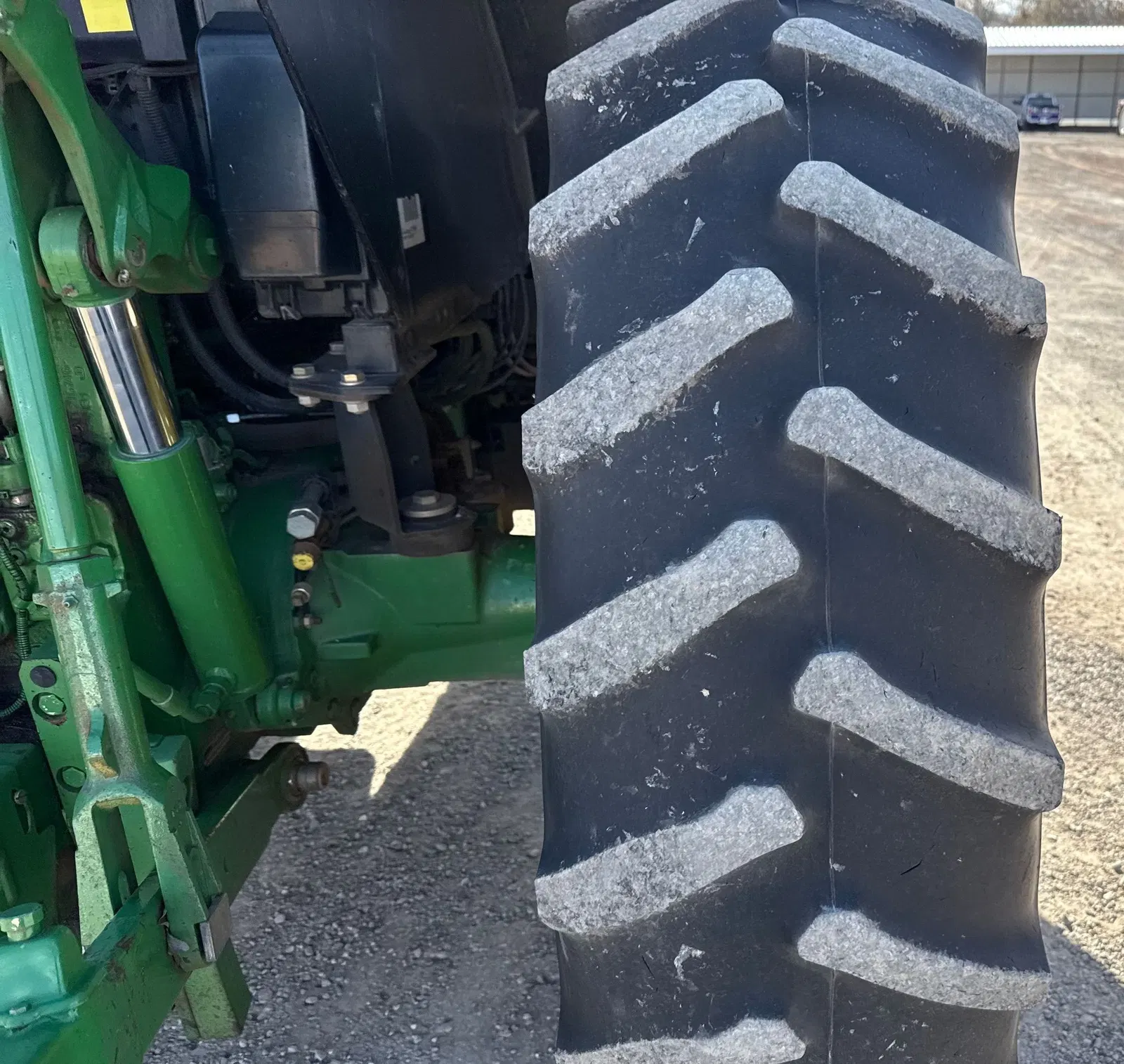 2016 John Deere 6110M