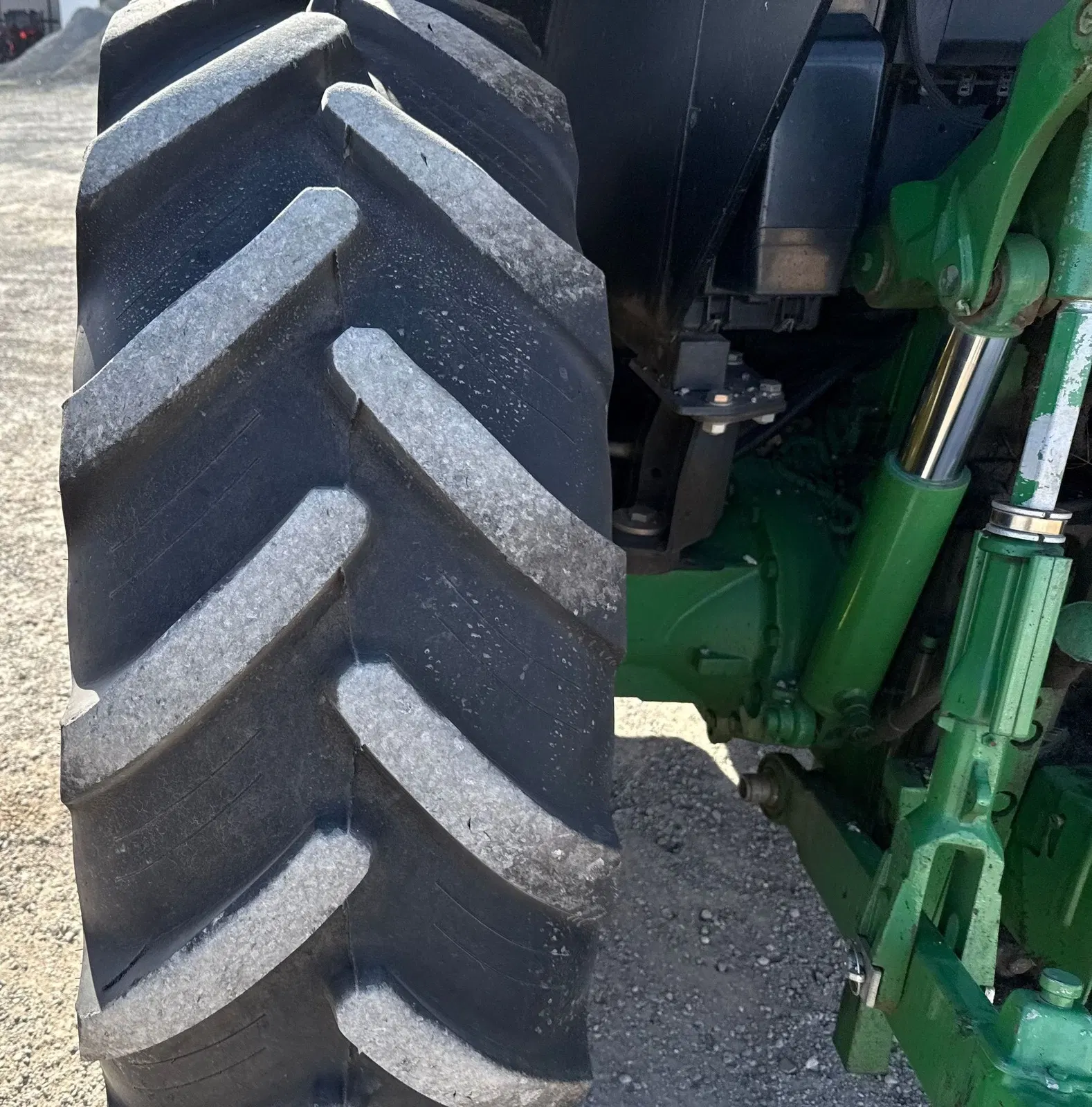 2016 John Deere 6110M