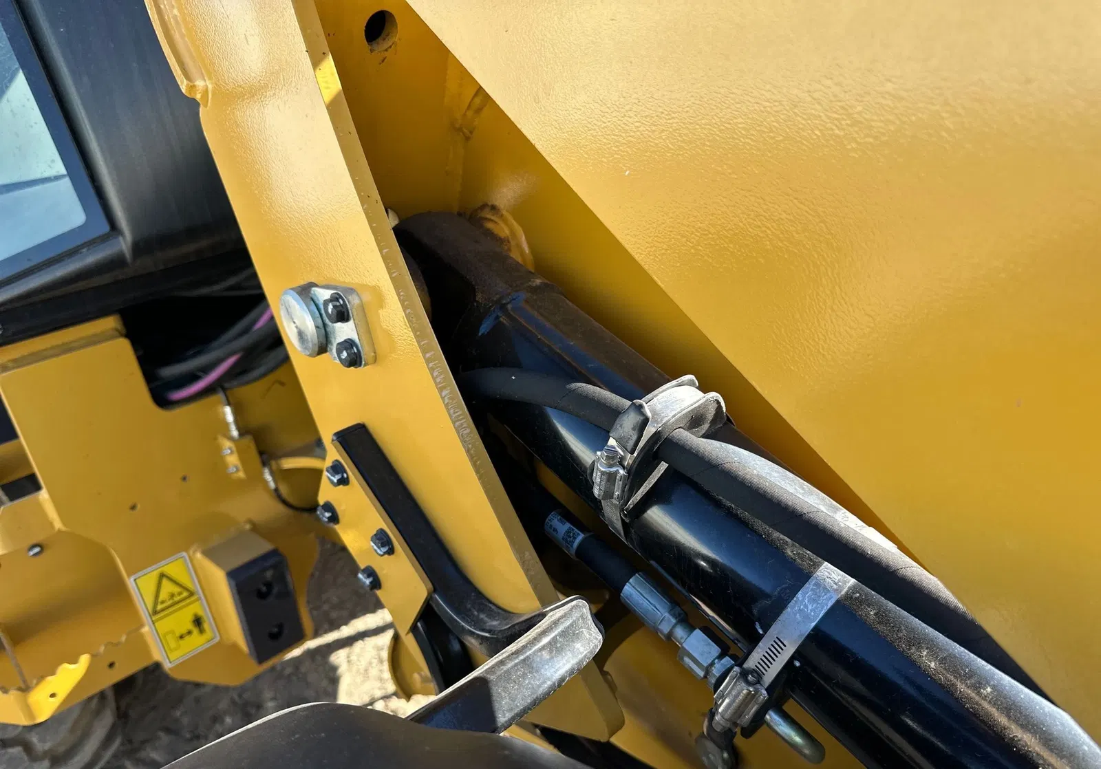 2022 Caterpillar 908M