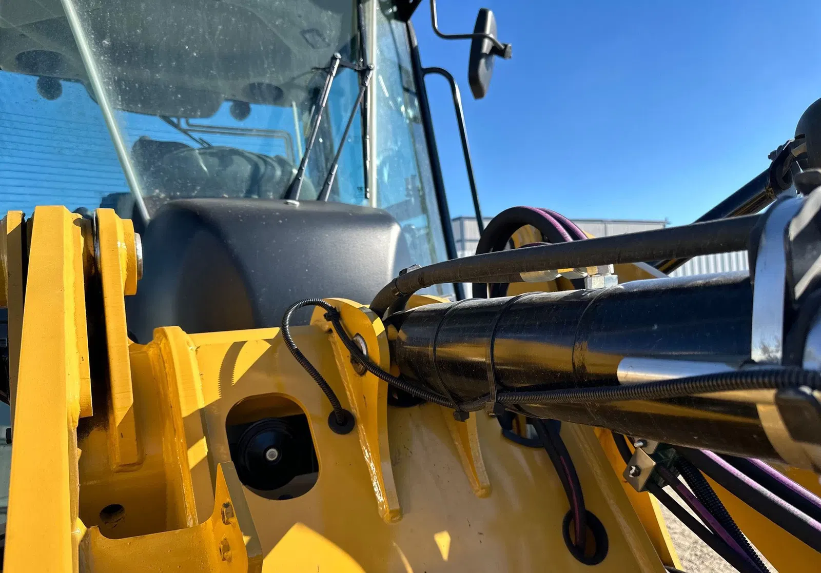 2022 Caterpillar 908M