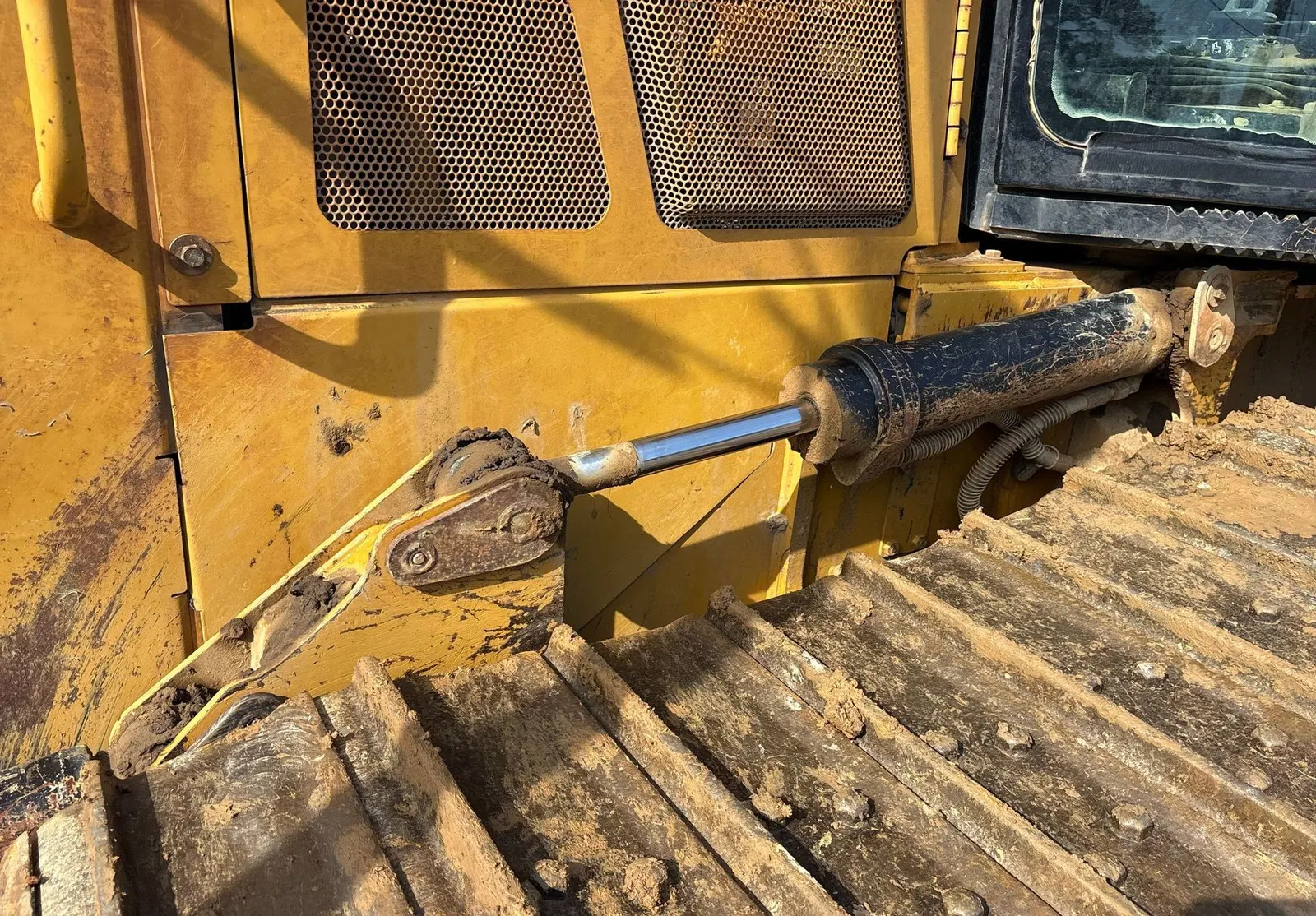 2023 Caterpillar D5K2