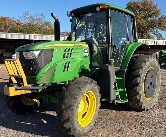 2017 John Deere 6110M