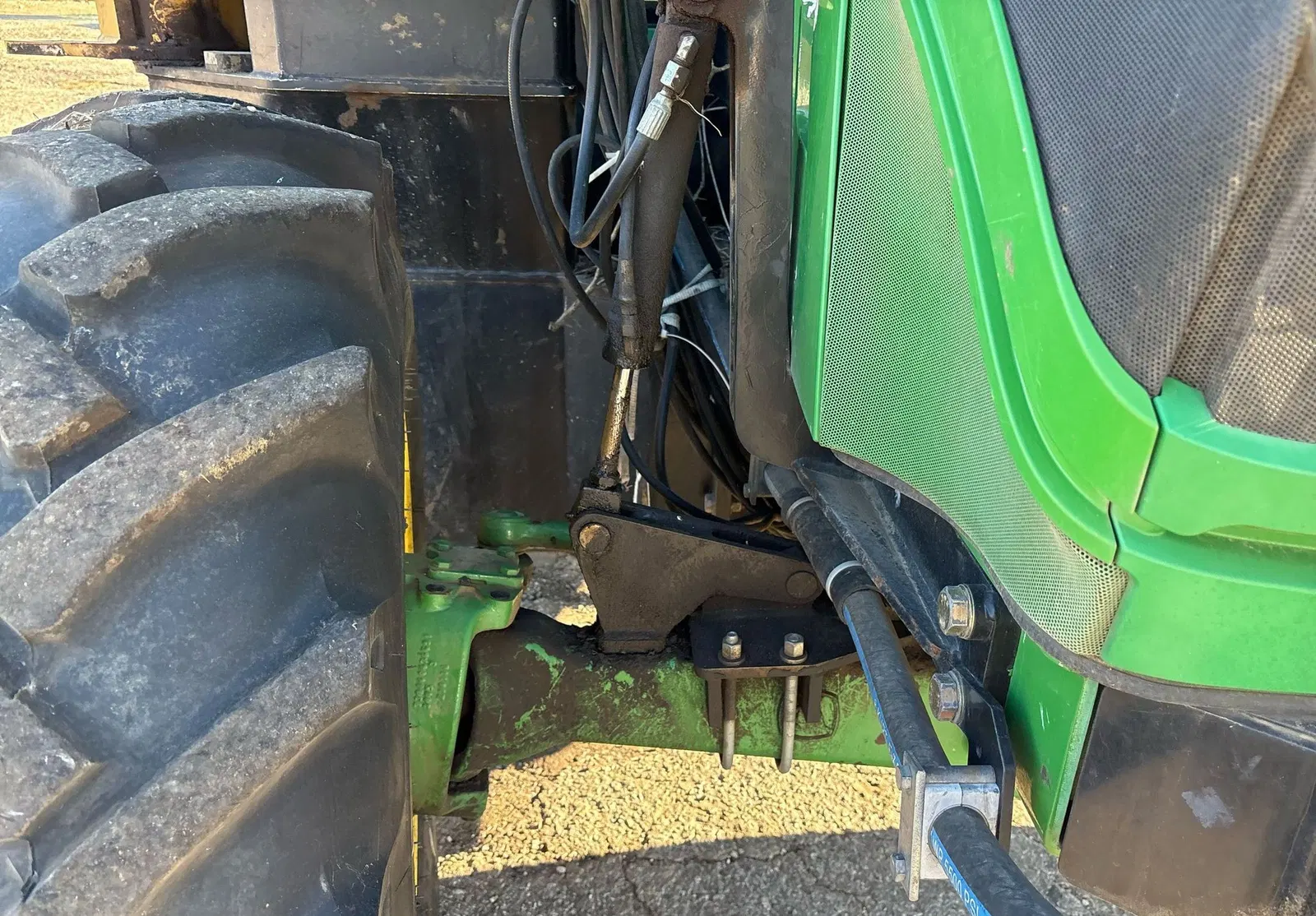 2017 John Deere 6110M