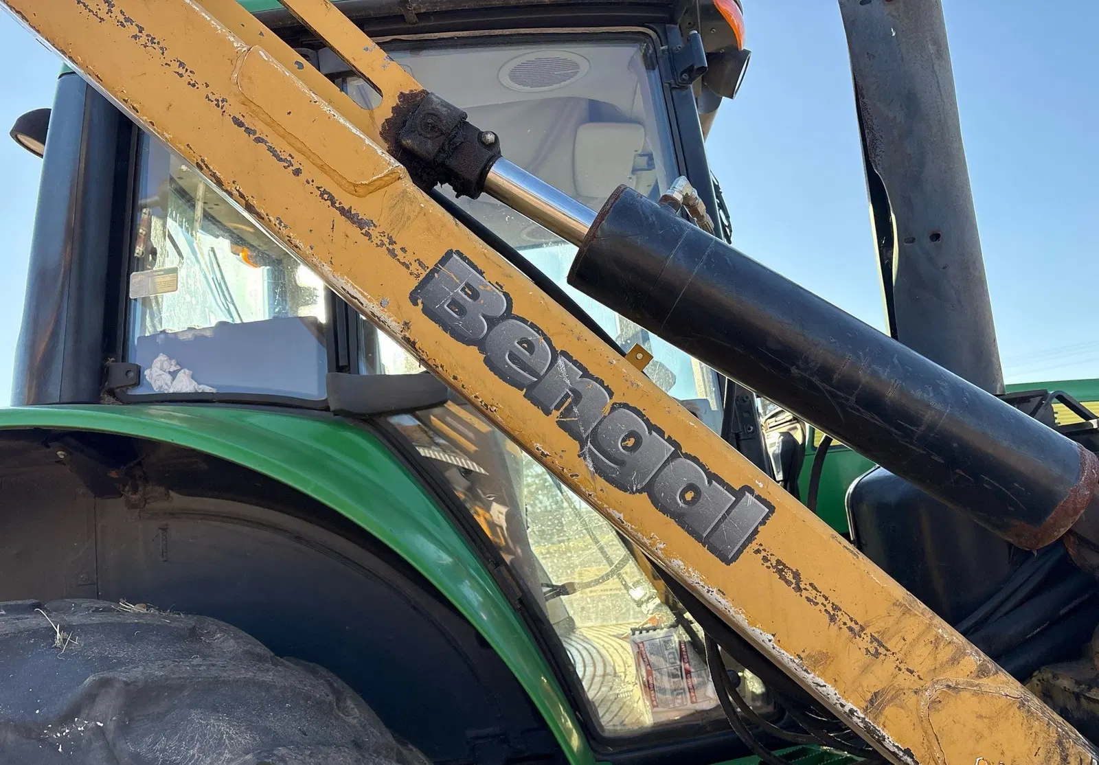2017 John Deere 6110M