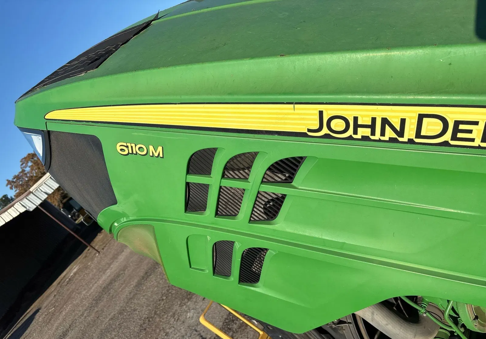 2017 John Deere 6110M