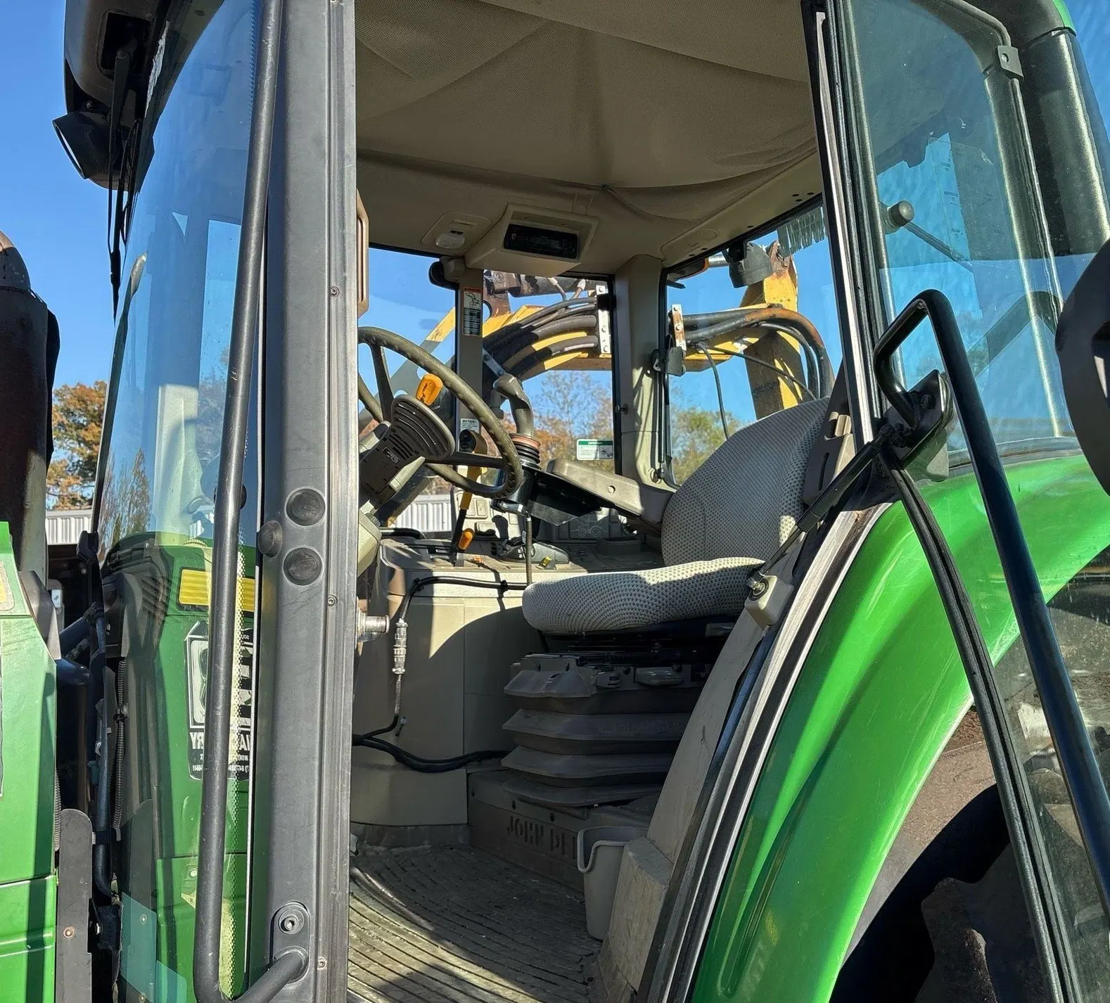 2017 John Deere 6110M