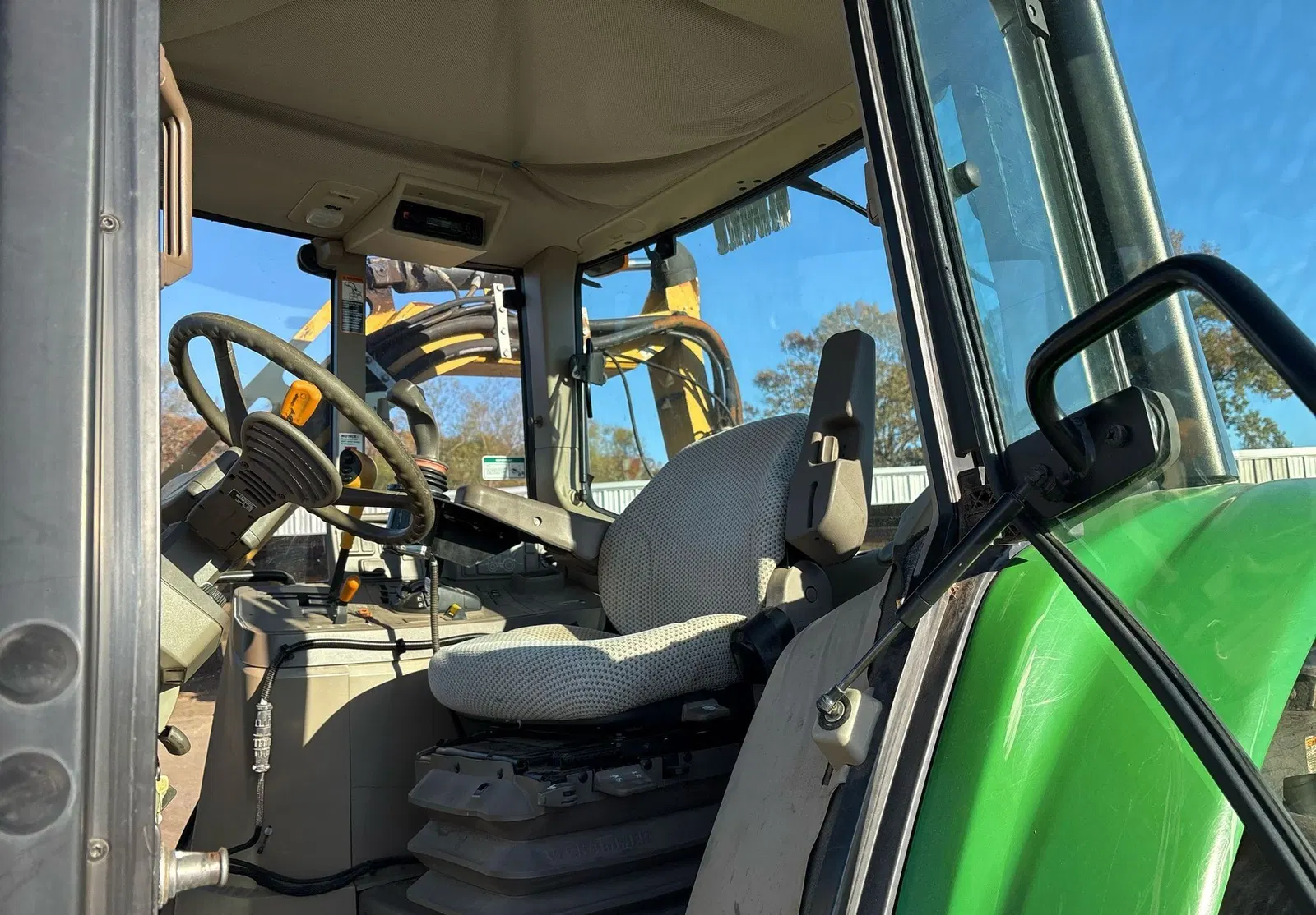 2017 John Deere 6110M