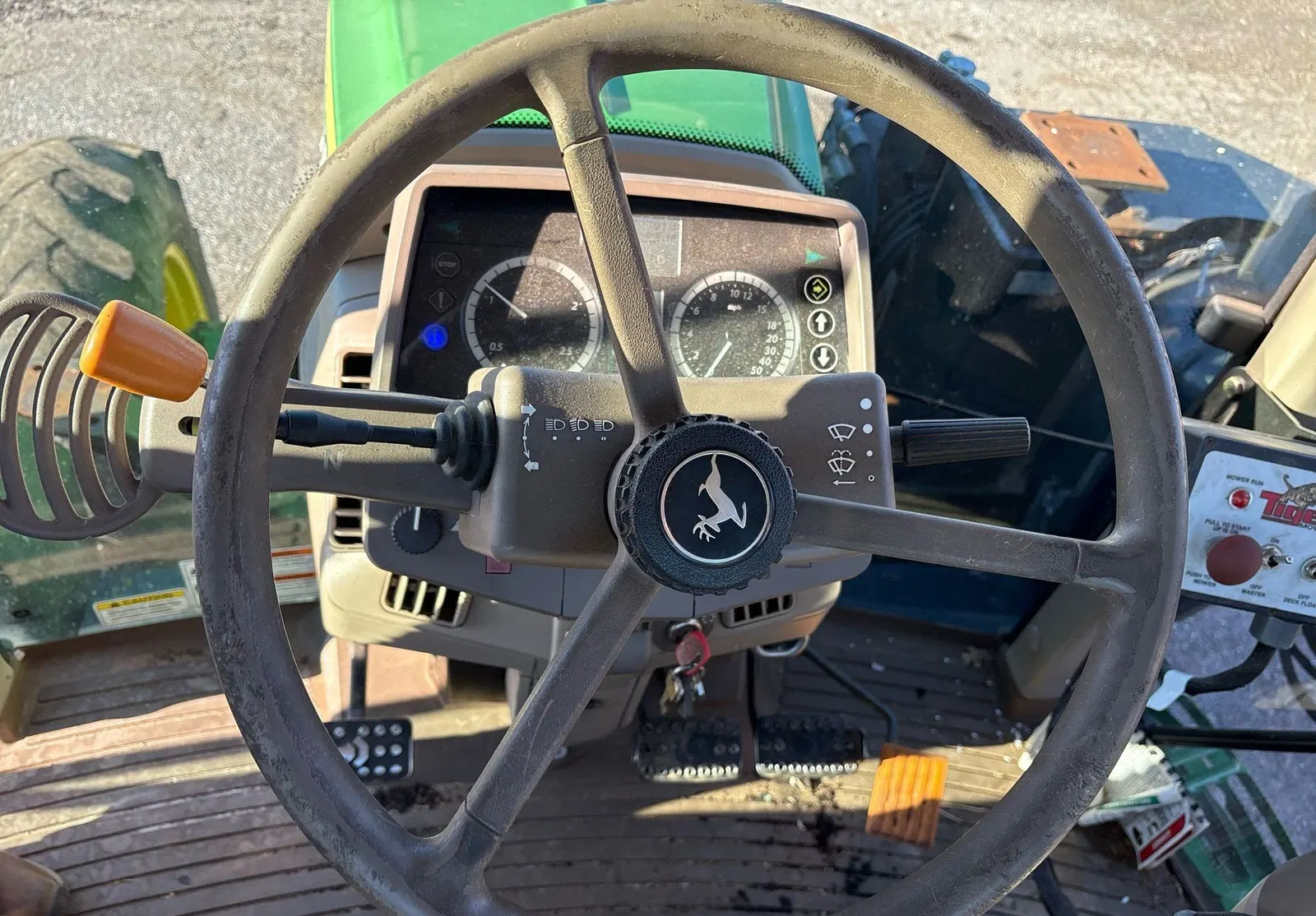 2017 John Deere 6110M