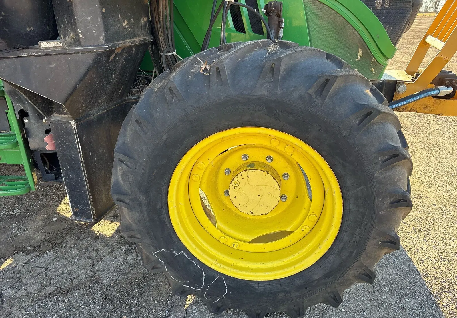 2017 John Deere 6110M