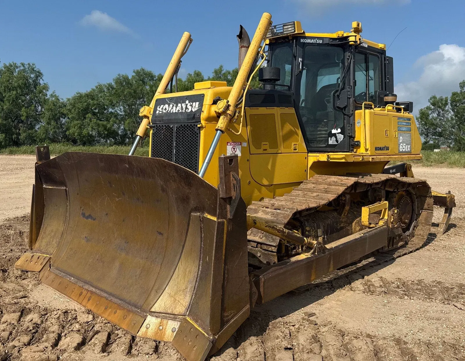 2019 Komatsu D65EX-18