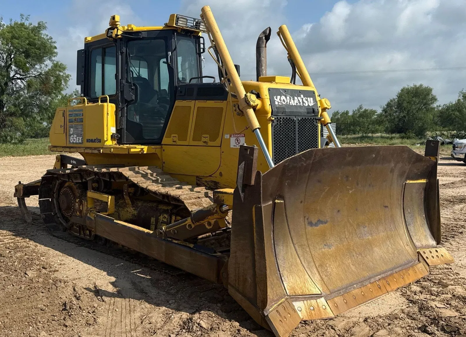 2019 Komatsu D65EX-18