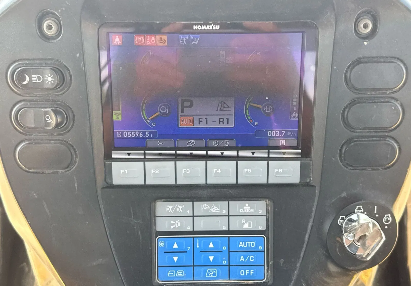 2019 Komatsu D65EX-18