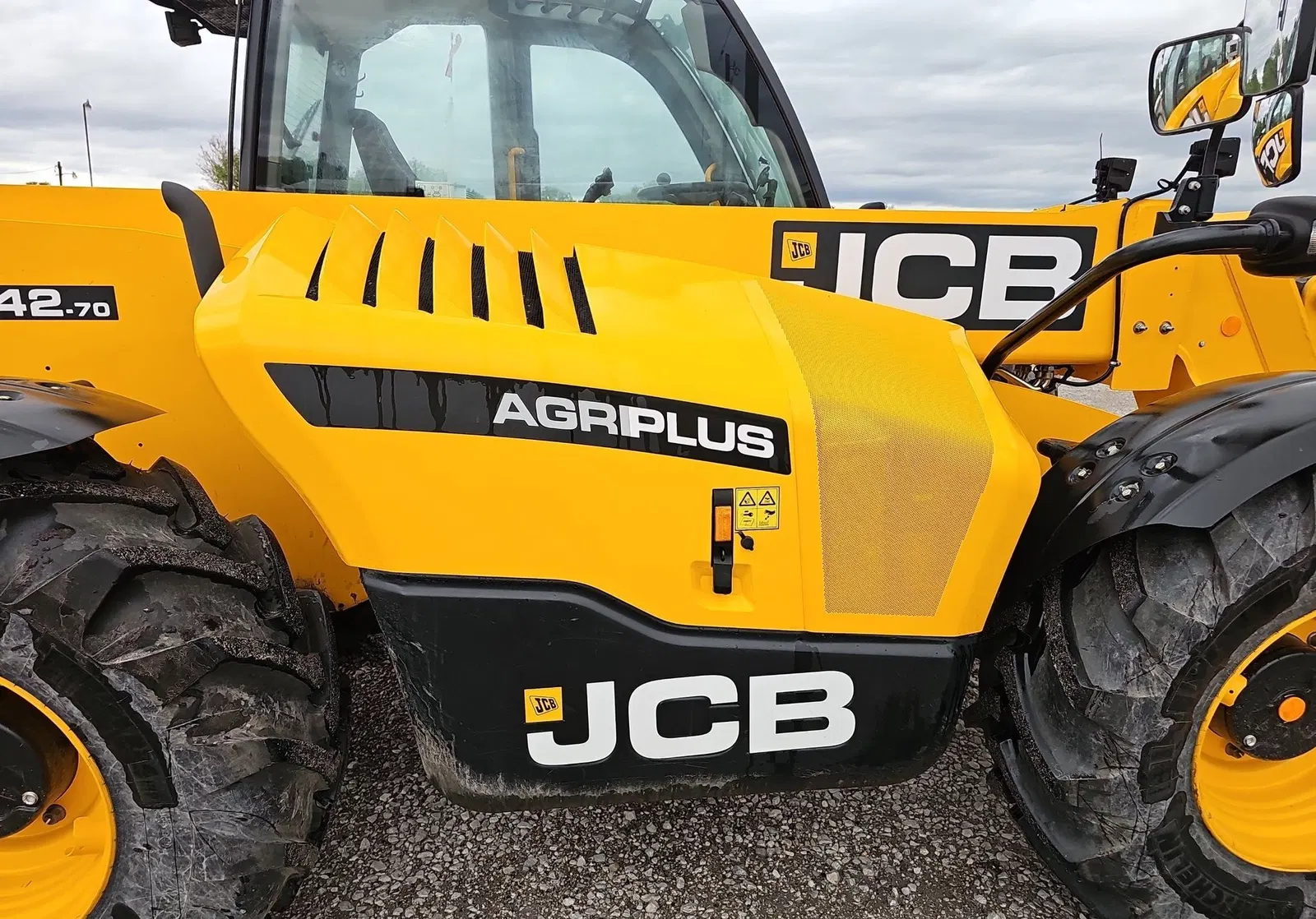 2023 JCB 542-70AG