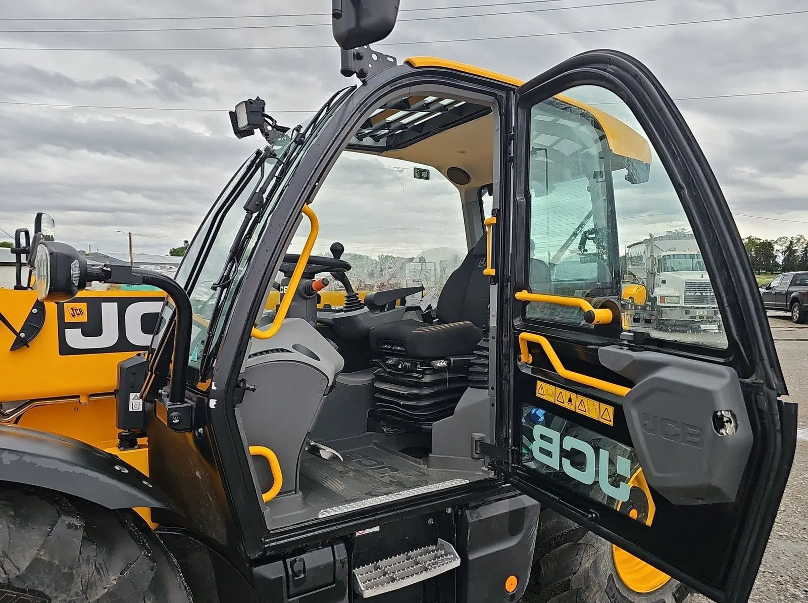 2023 JCB 542-70AG