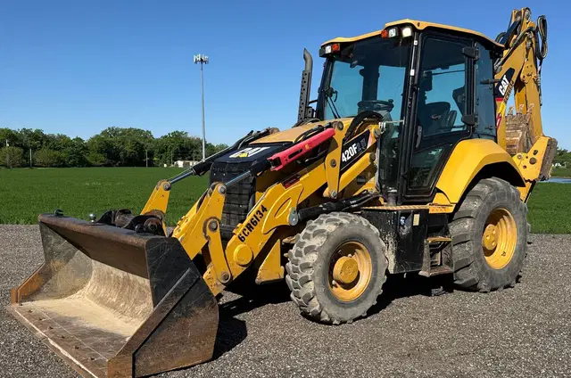 2016 Caterpillar 420F2