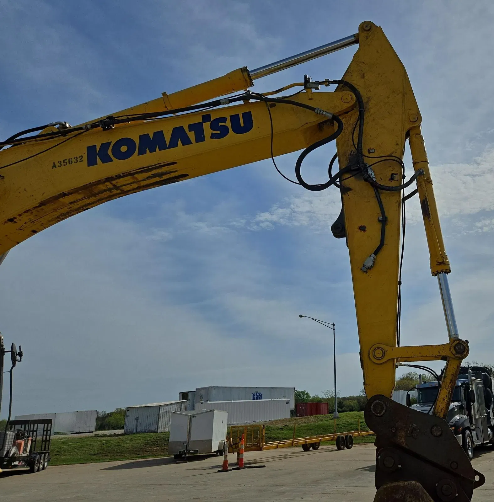 2017 Komatsu PC360LC-11