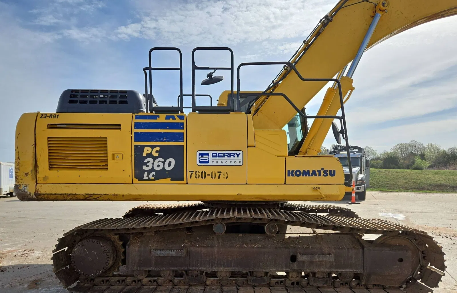 2017 Komatsu PC360LC-11