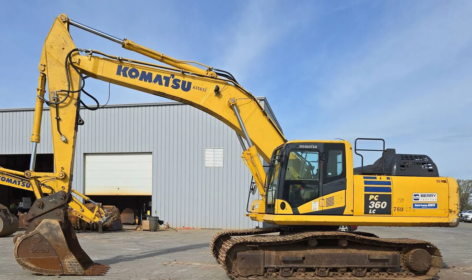 2017 Komatsu PC360LC-11