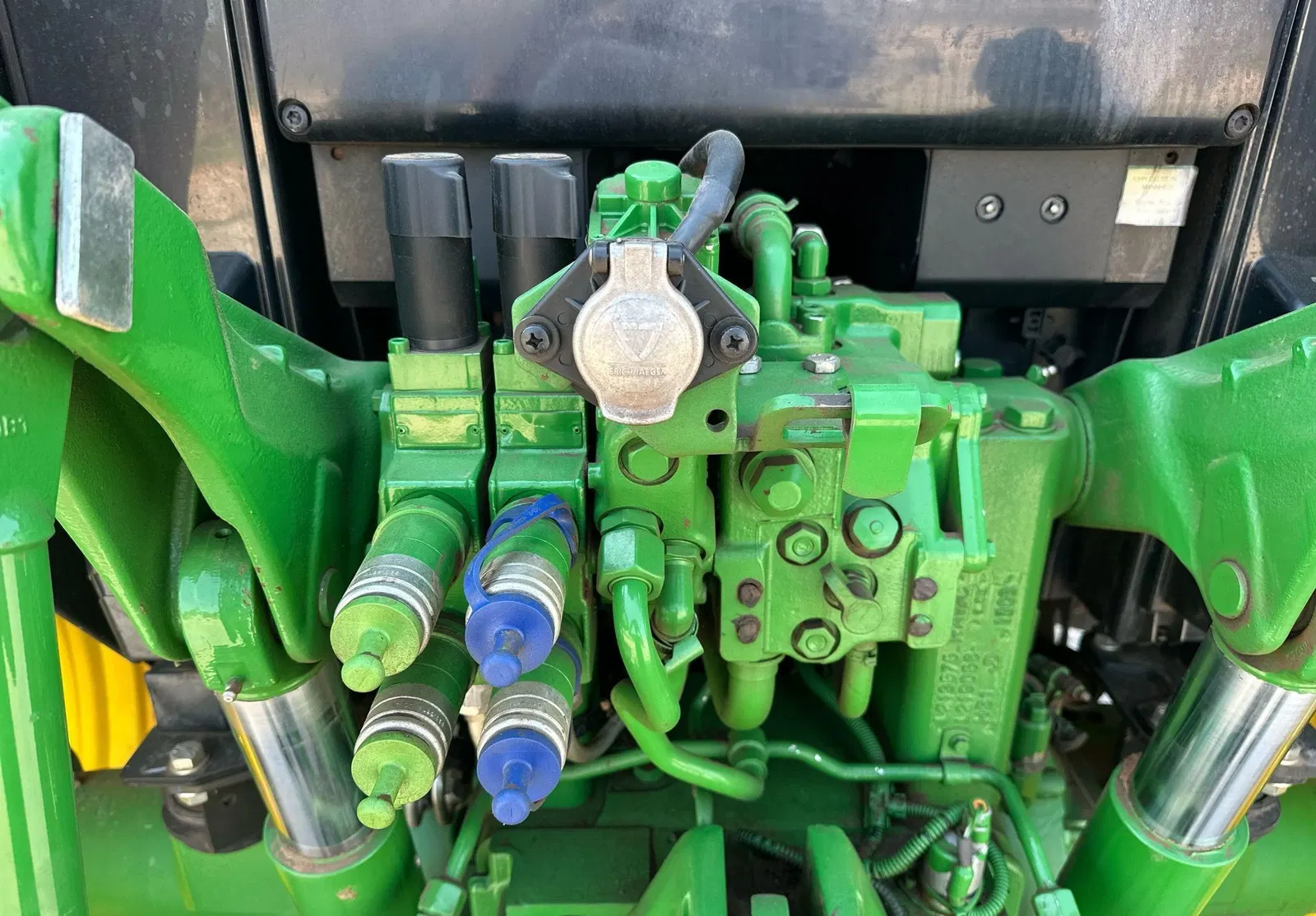 2021 John Deere 6110M