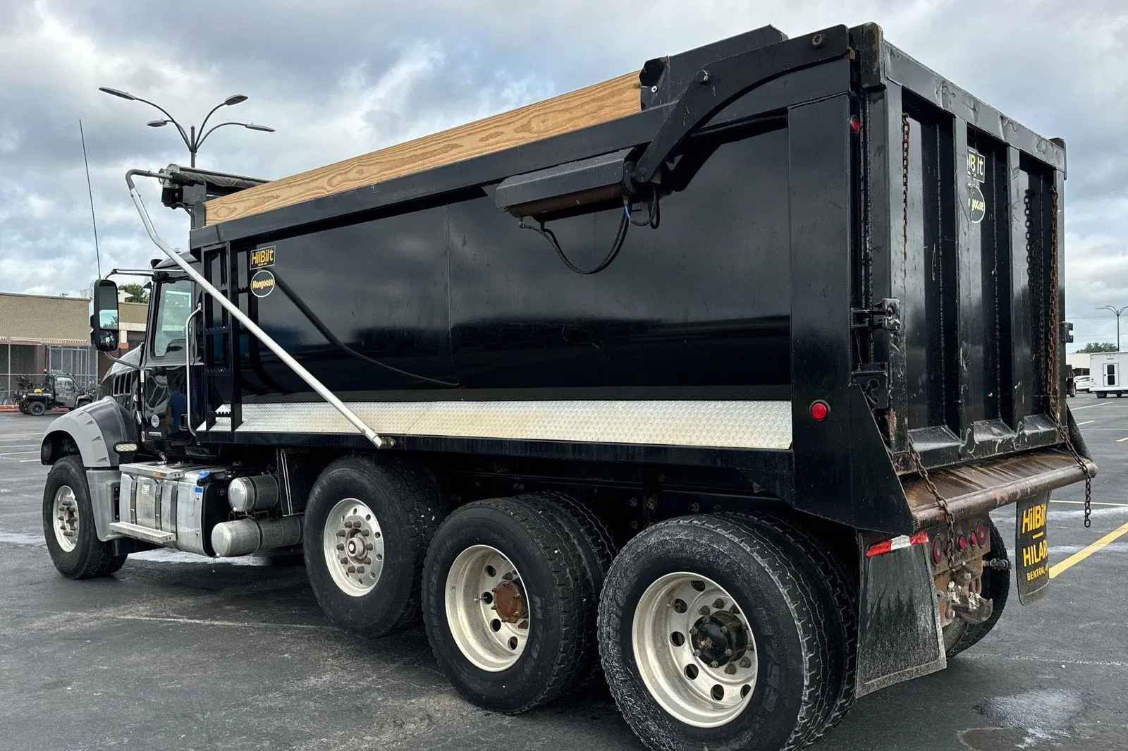 2019 Mack Granite