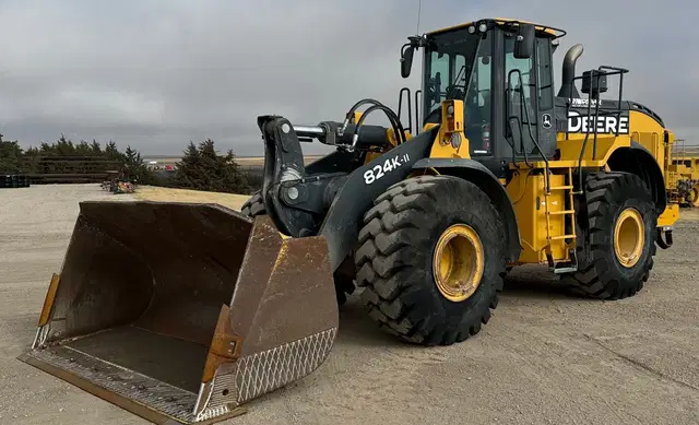 2016 John Deere 824K