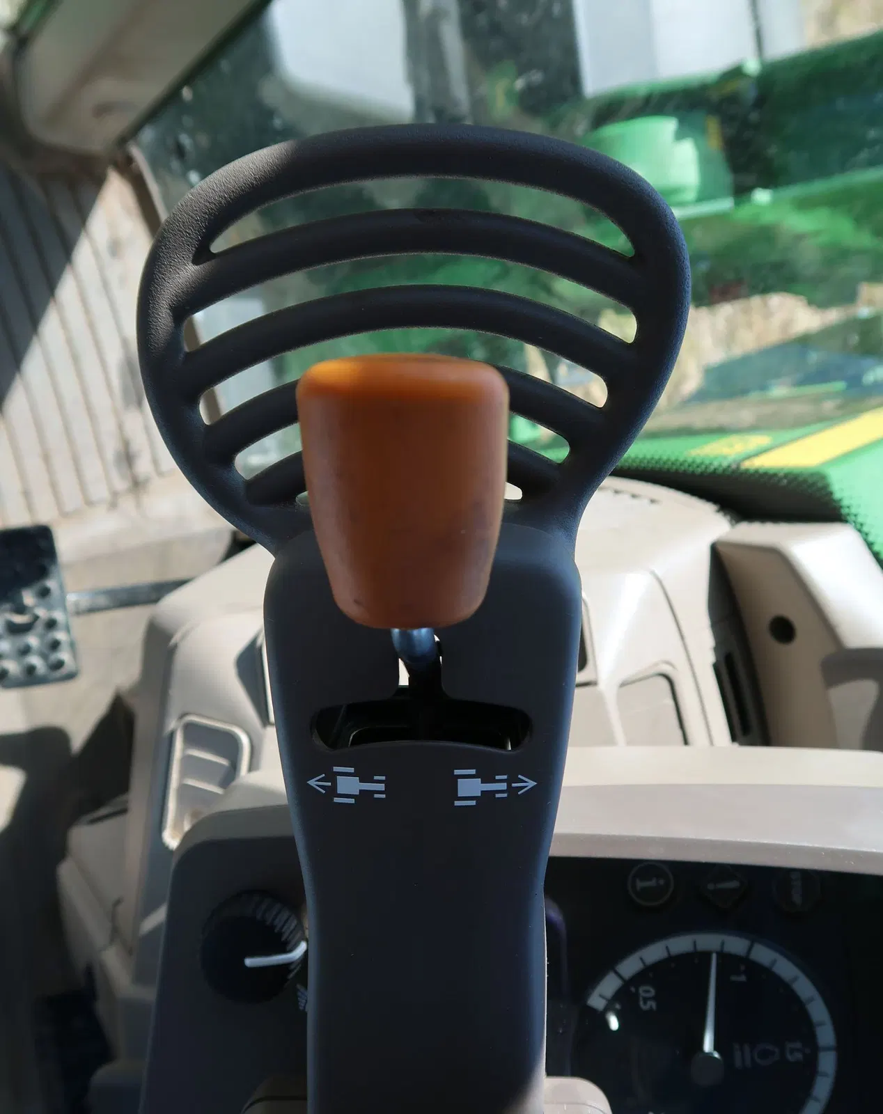 2019 John Deere 6110M