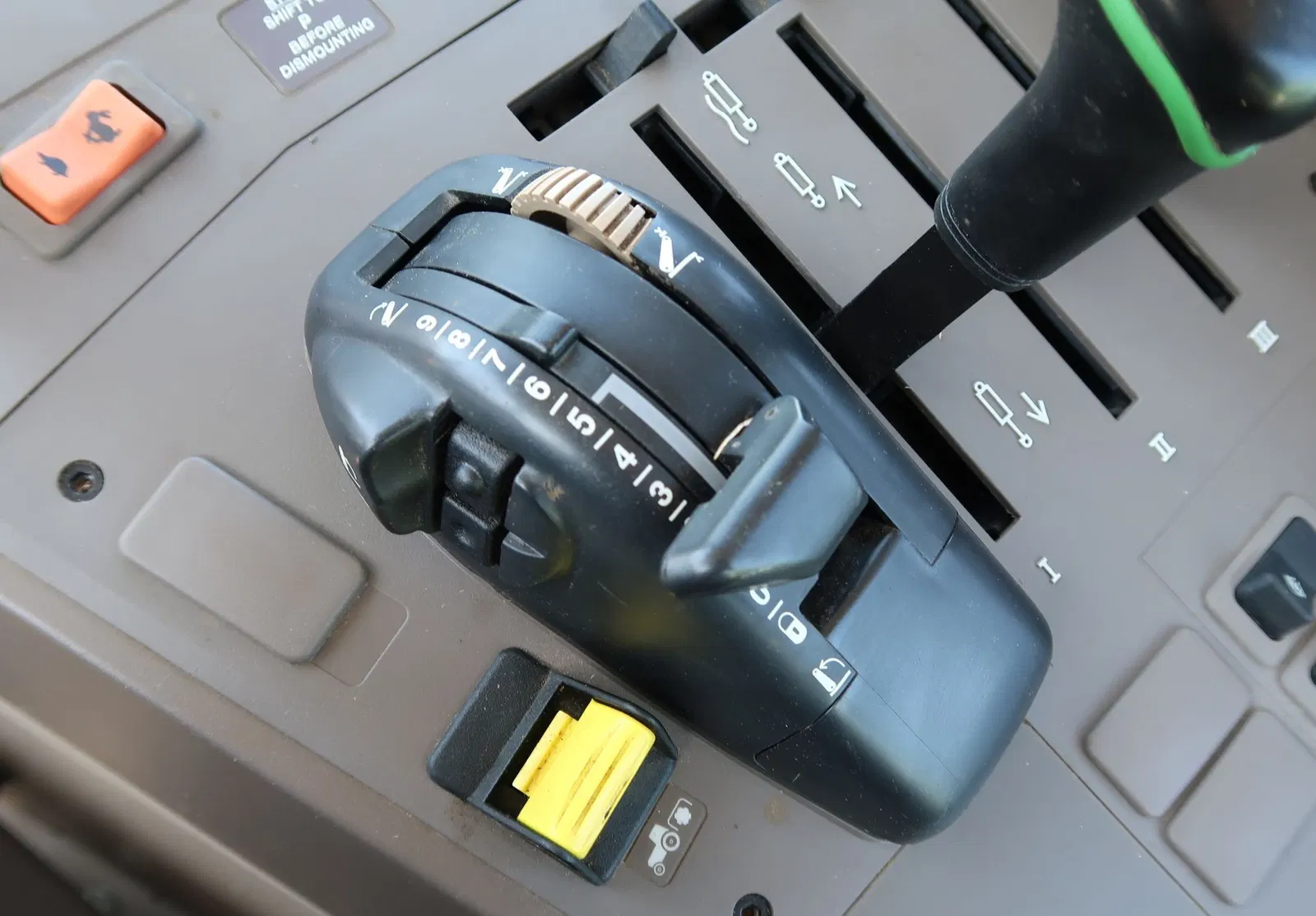 2019 John Deere 6110M