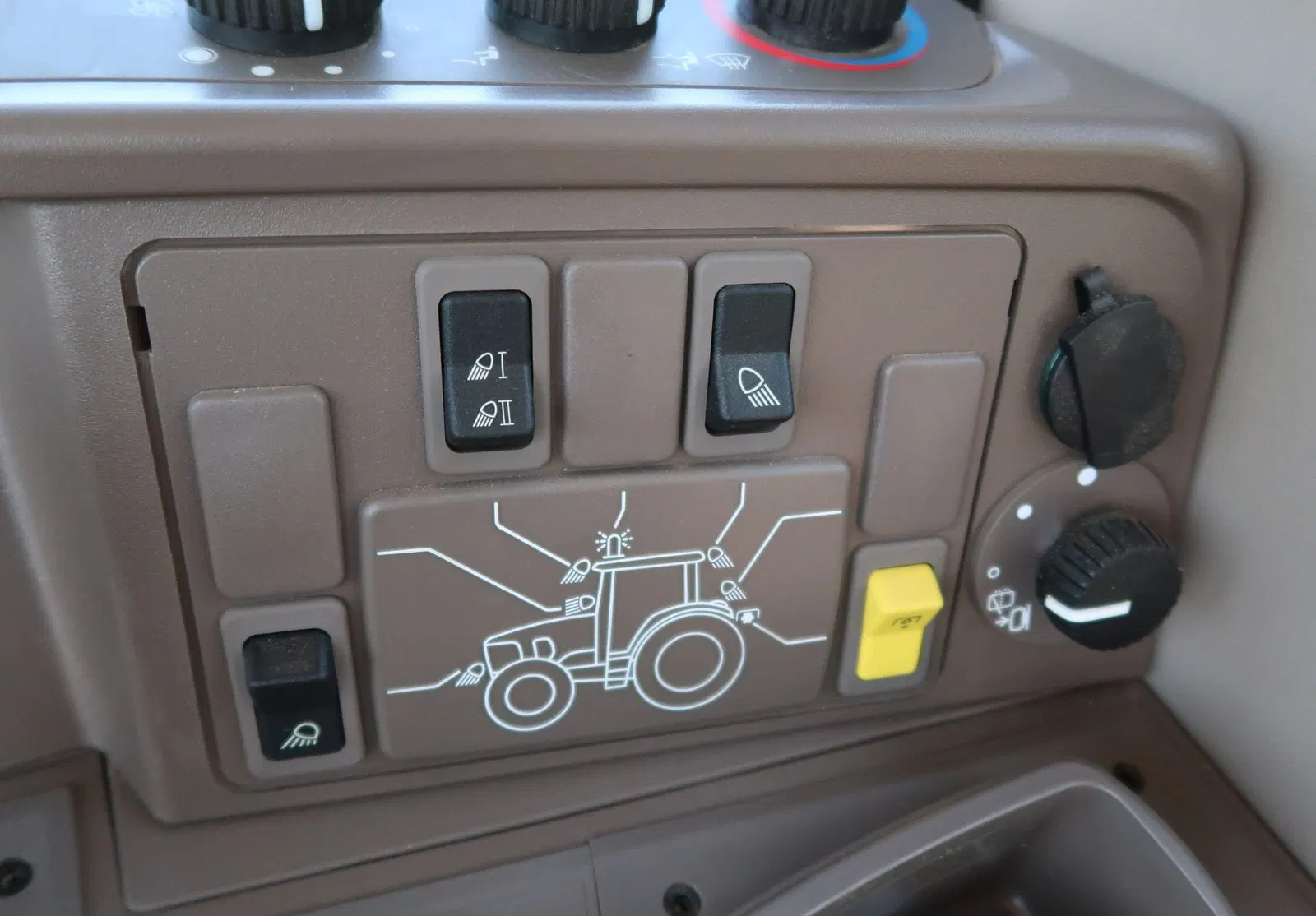 2019 John Deere 6110M