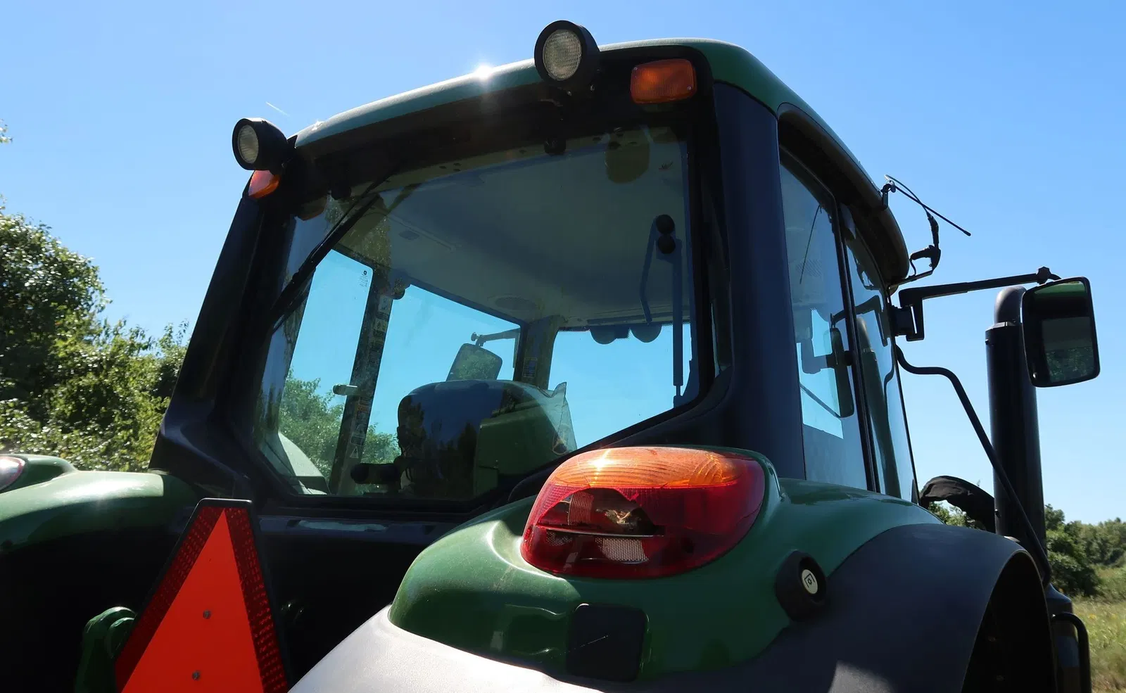 2019 John Deere 6110M