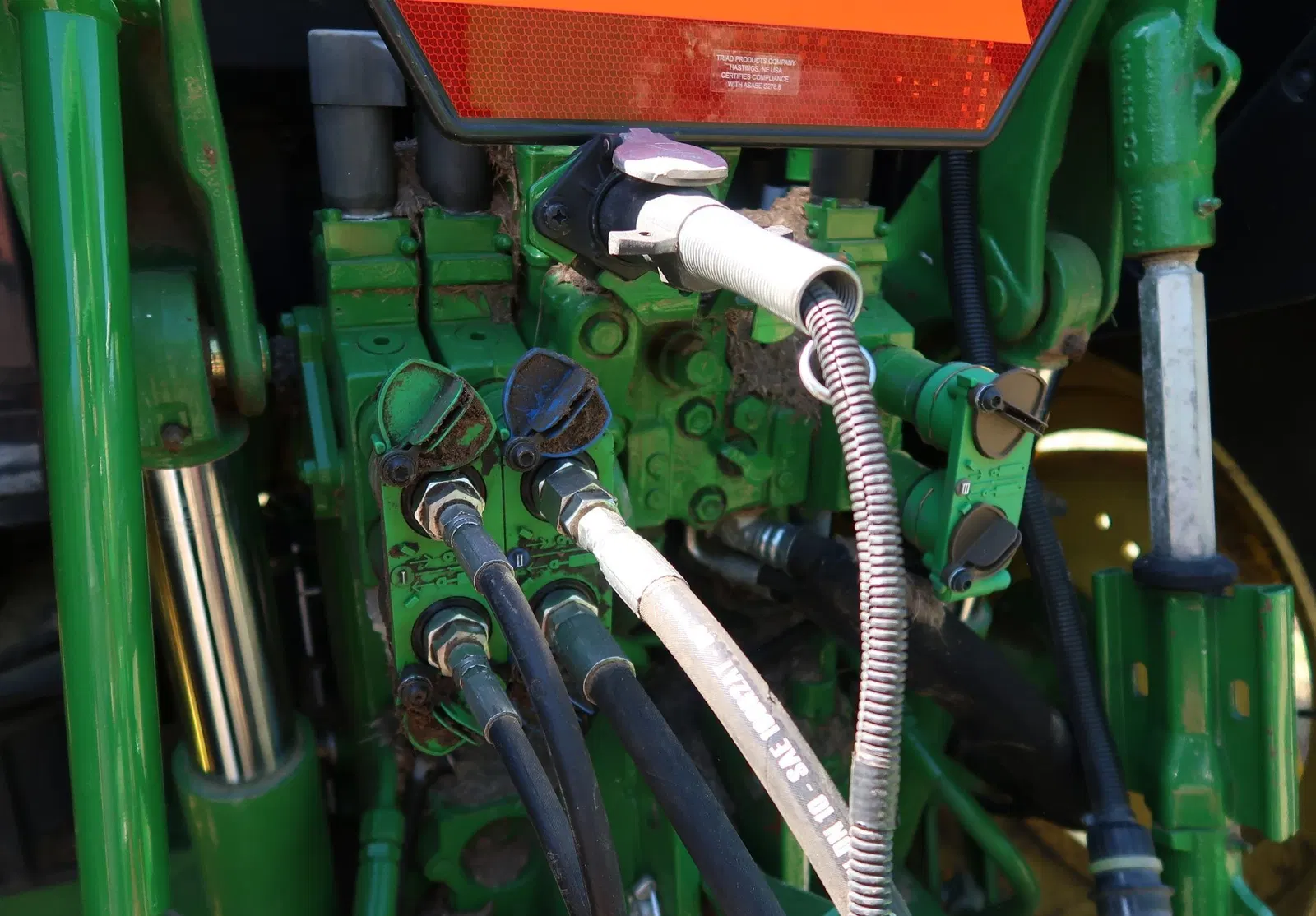 2019 John Deere 6110M