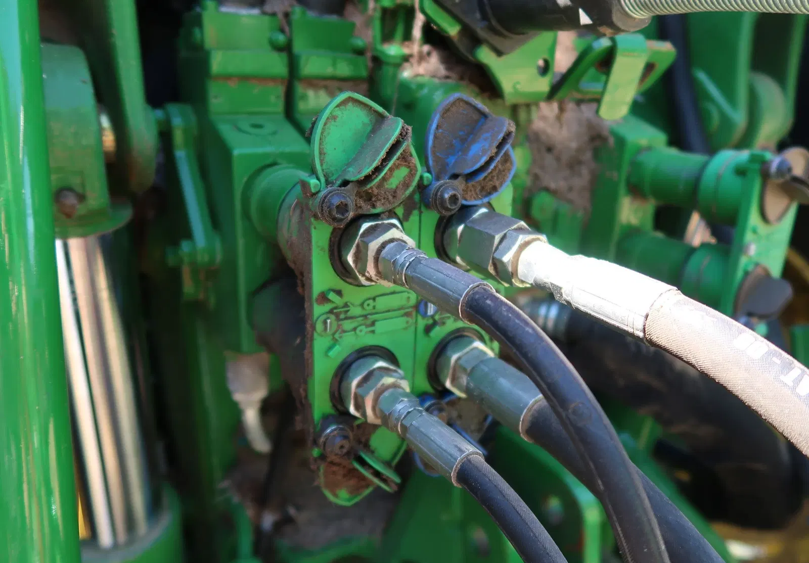 2019 John Deere 6110M