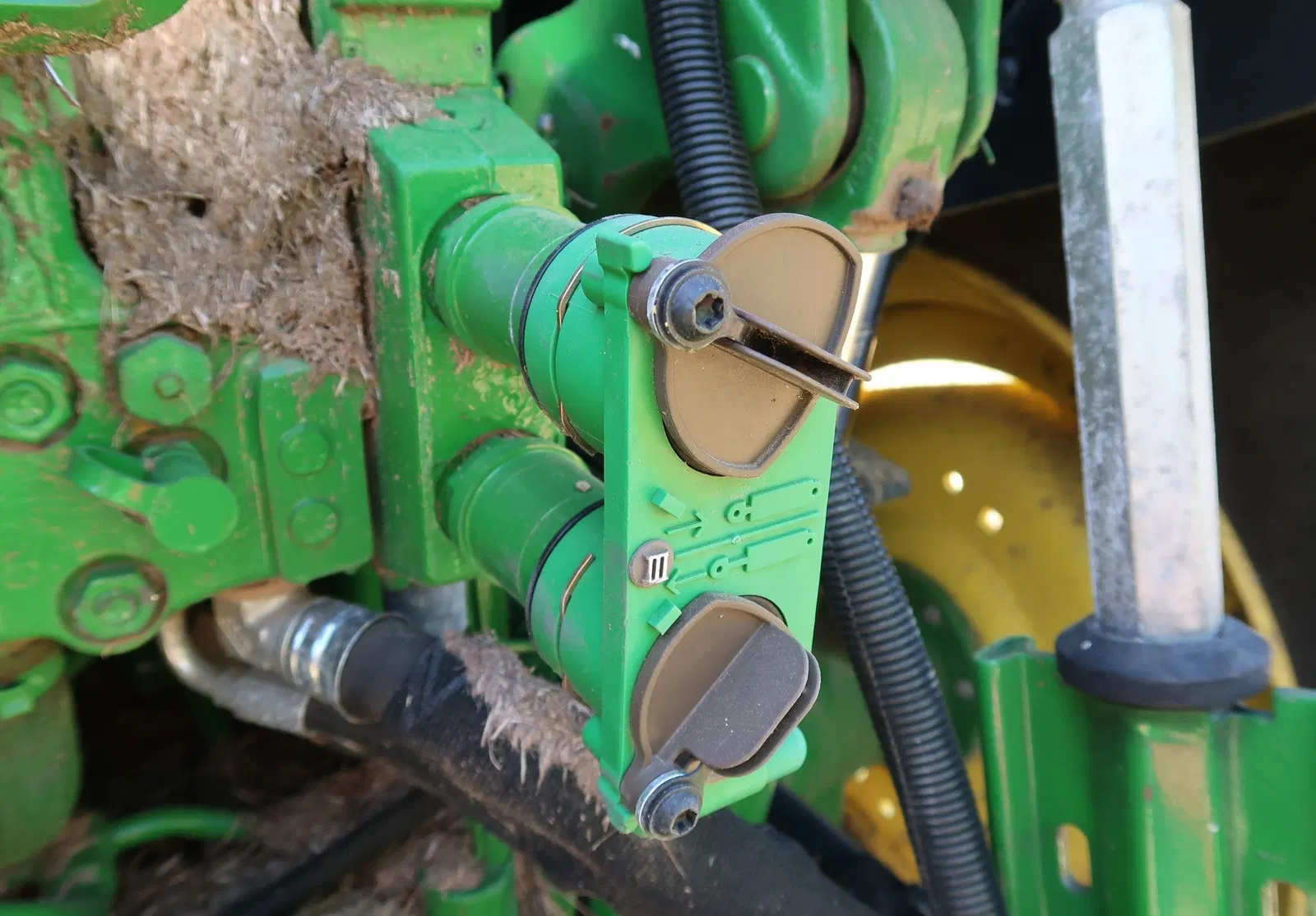 2019 John Deere 6110M