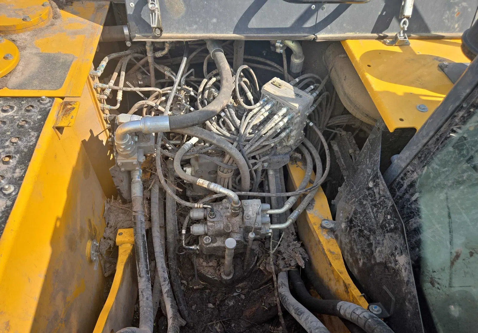 2024 John Deere 210