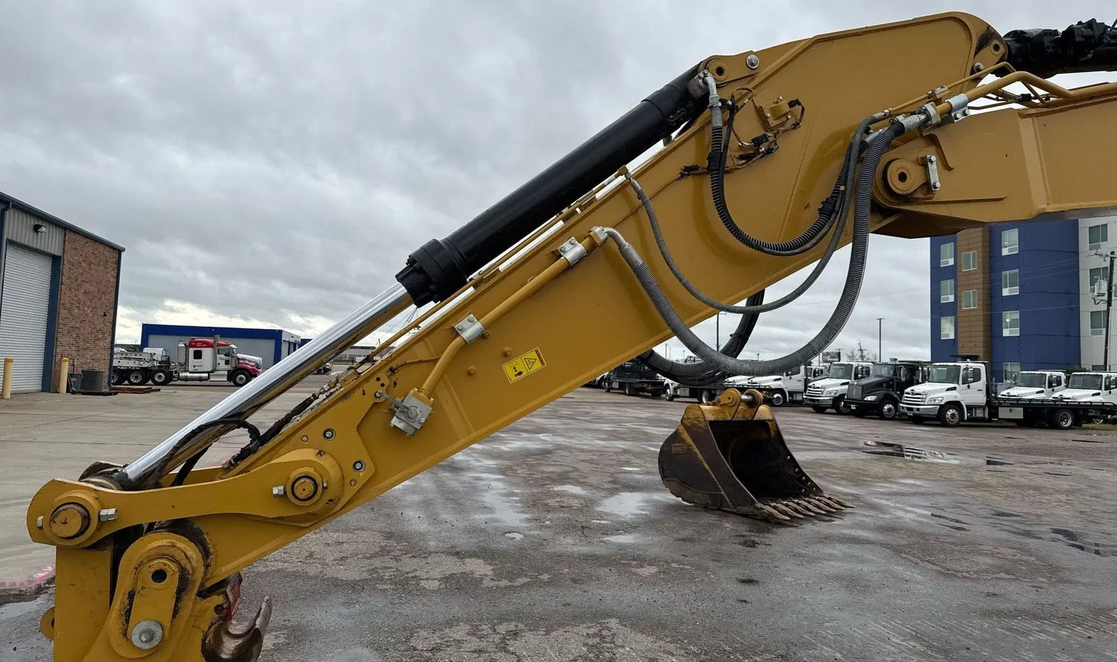 2023 Caterpillar 336